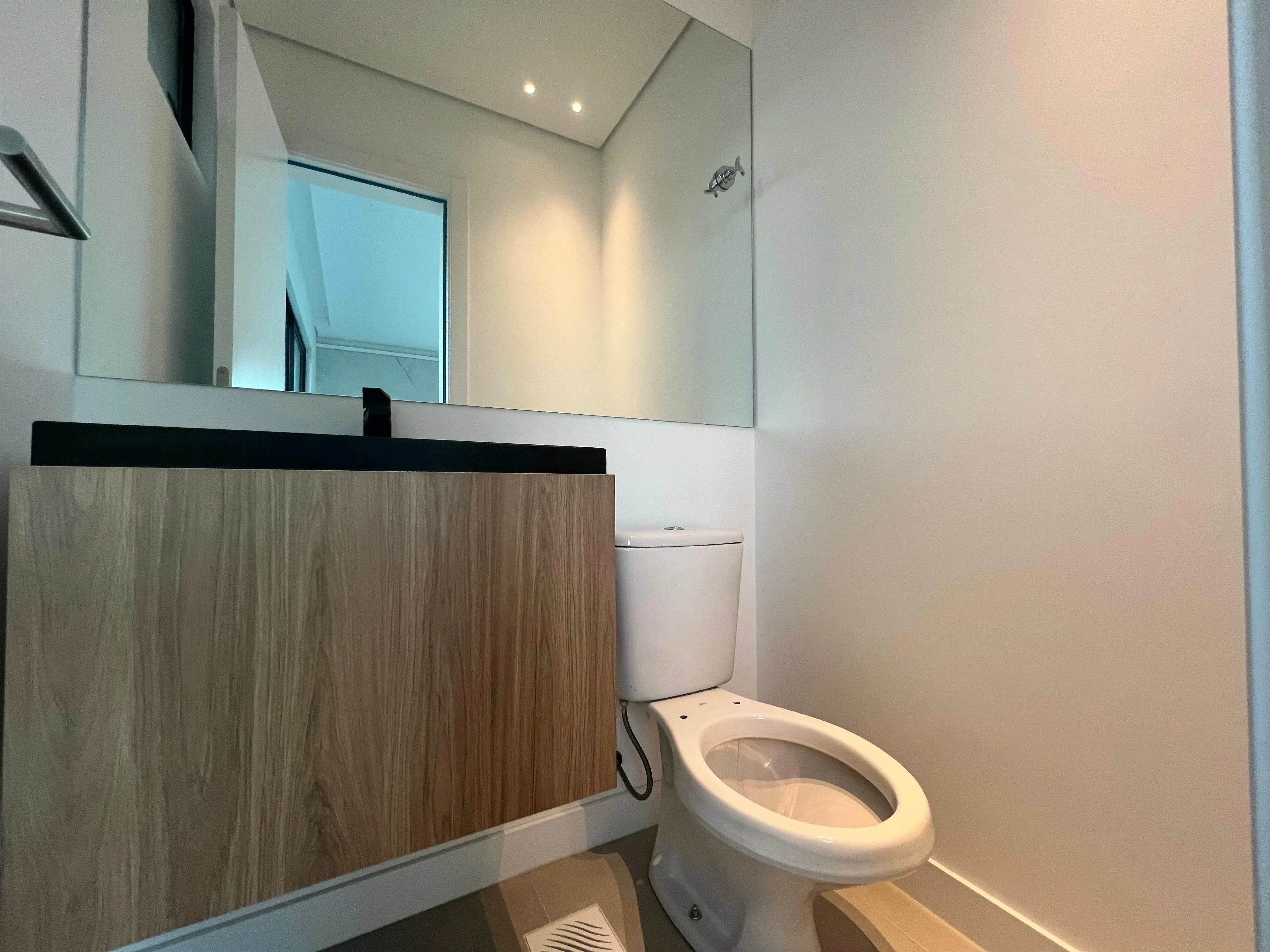 Apartamento com 3 dormitórios sendo 3 suítes e 2 vagas de garagem em Itajaí/SC