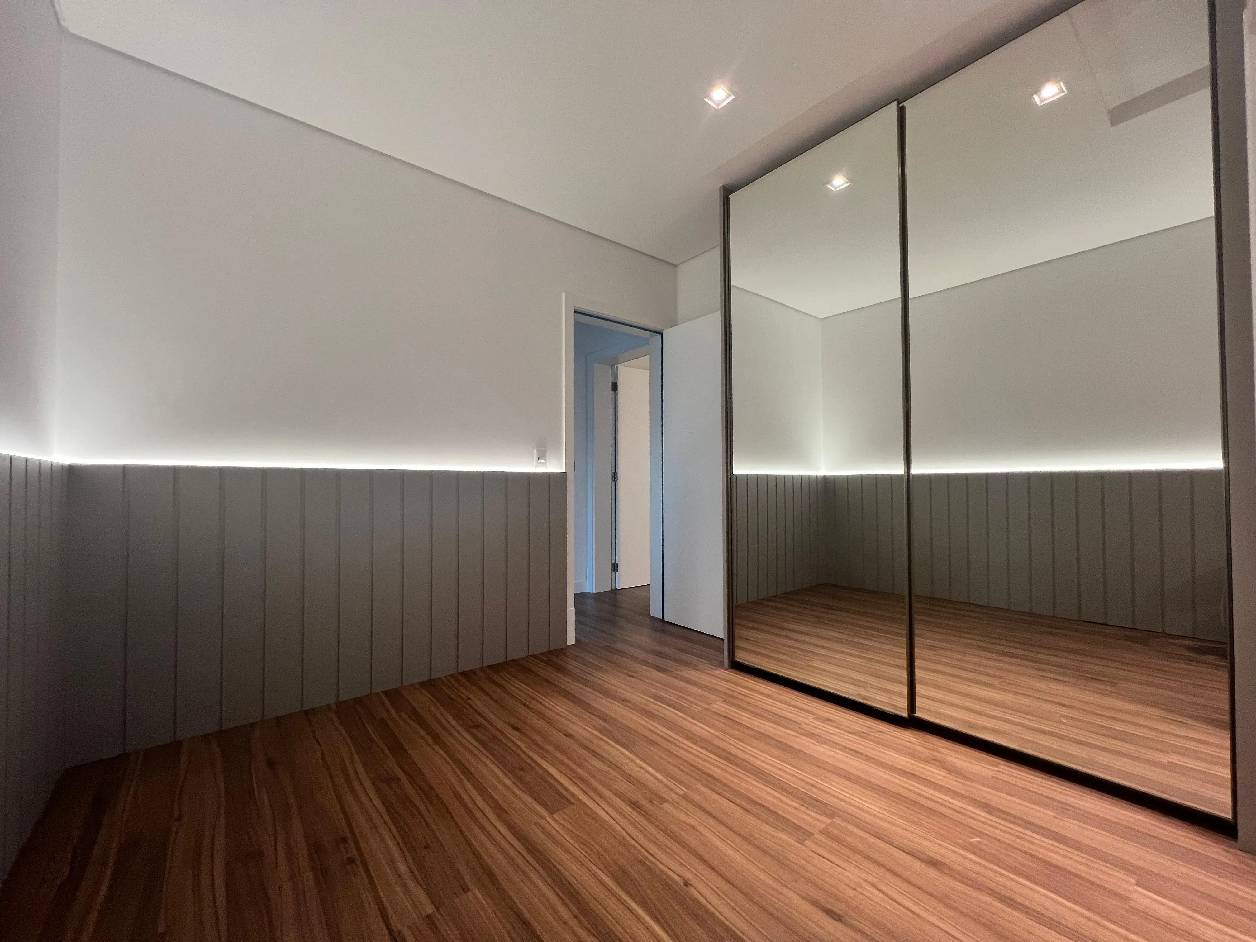 Apartamento com 3 dormitórios sendo 3 suítes e 2 vagas de garagem em Itajaí/SC