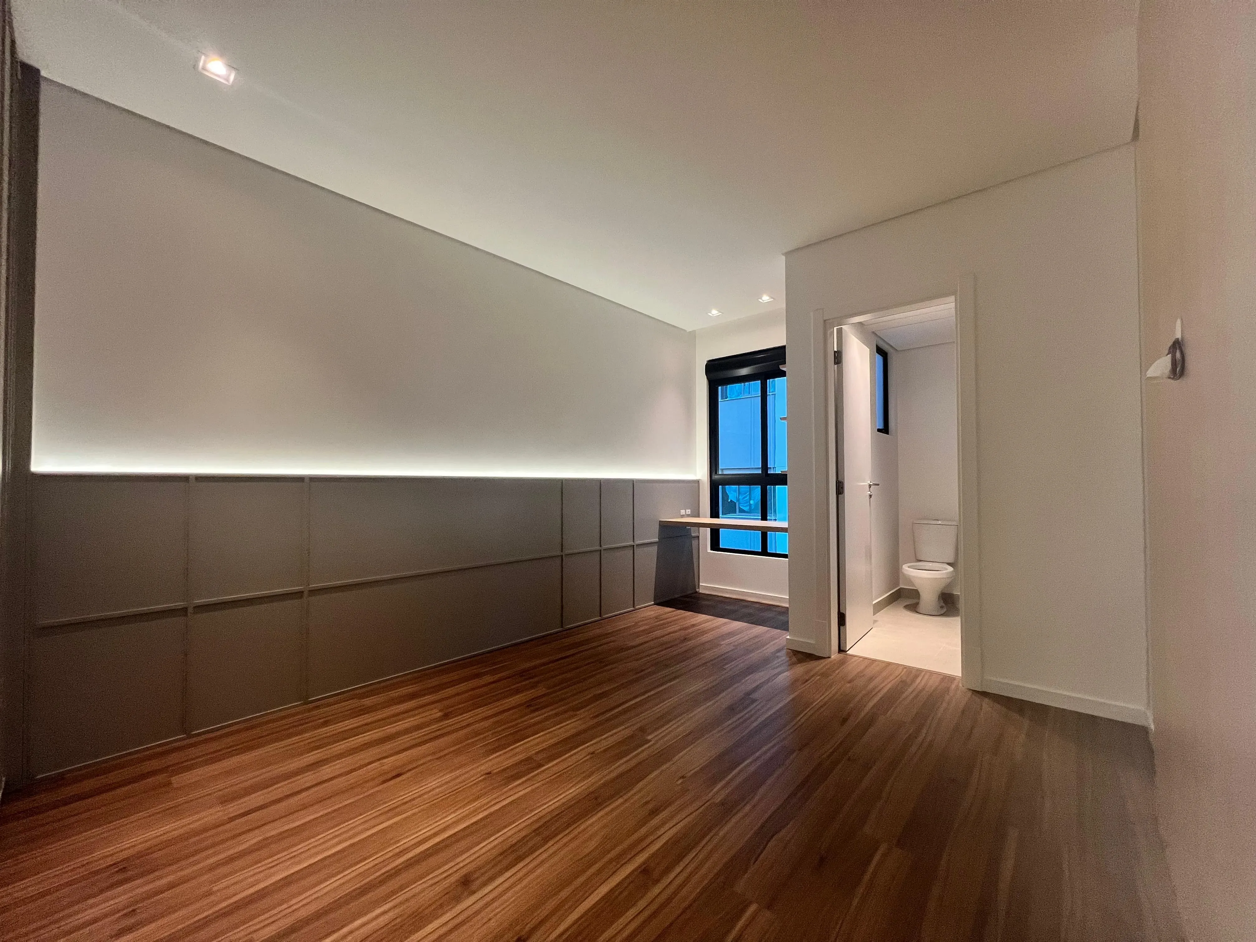 Apartamento com 3 dormitórios sendo 3 suítes e 2 vagas de garagem em Itajaí/SC