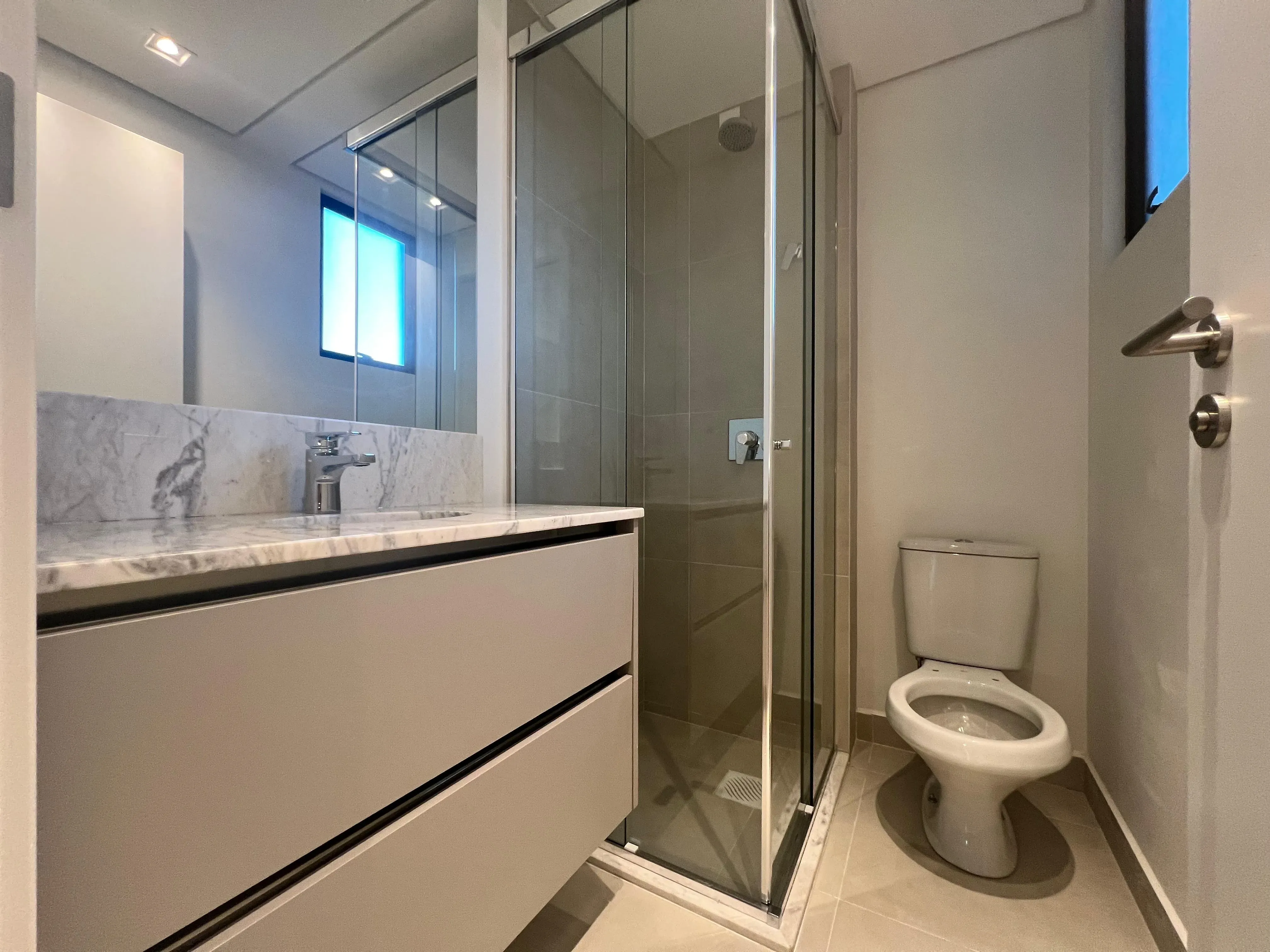 Apartamento com 3 dormitórios sendo 3 suítes e 2 vagas de garagem em Itajaí/SC