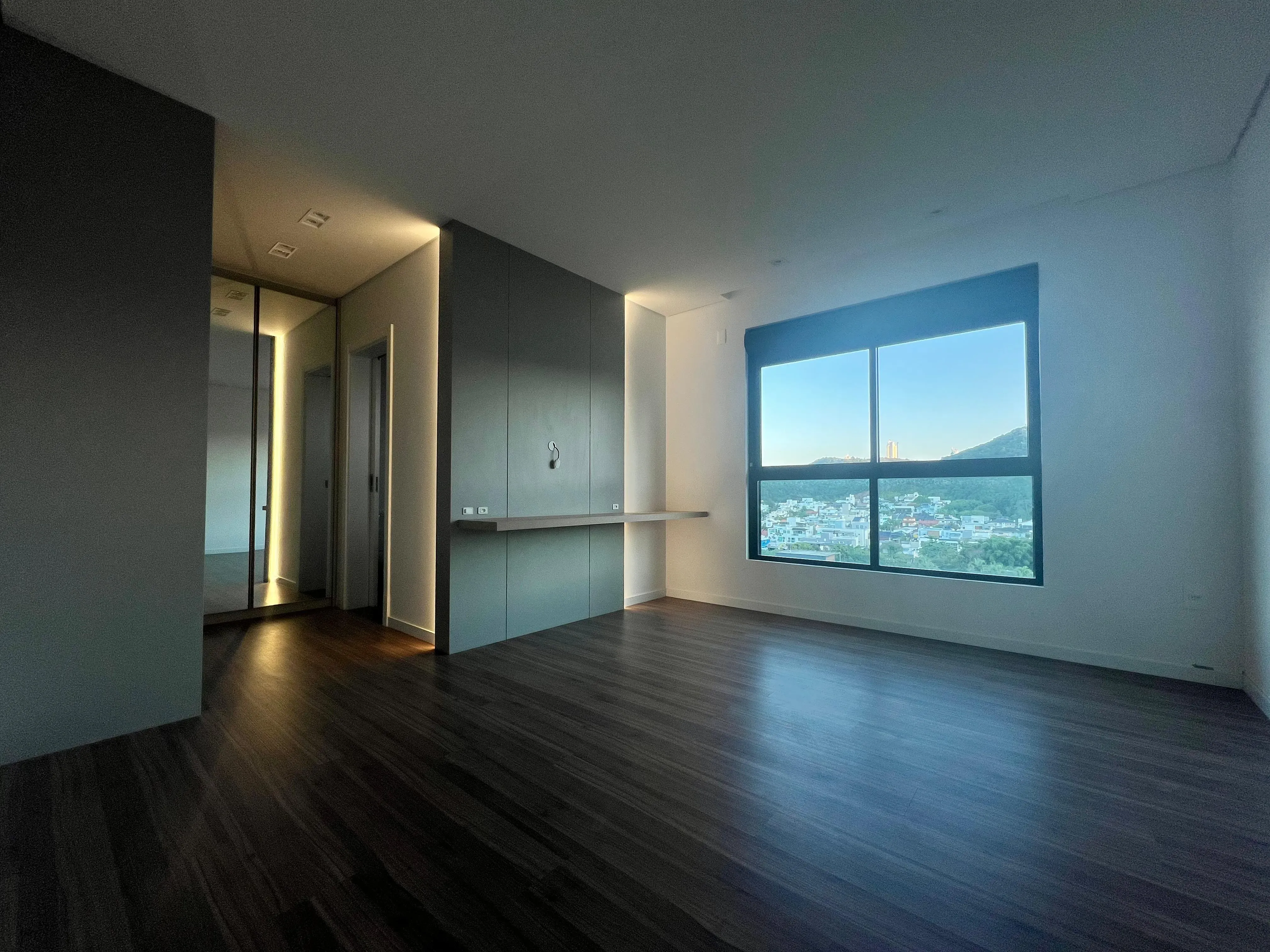 Apartamento com 3 dormitórios sendo 3 suítes e 2 vagas de garagem em Itajaí/SC