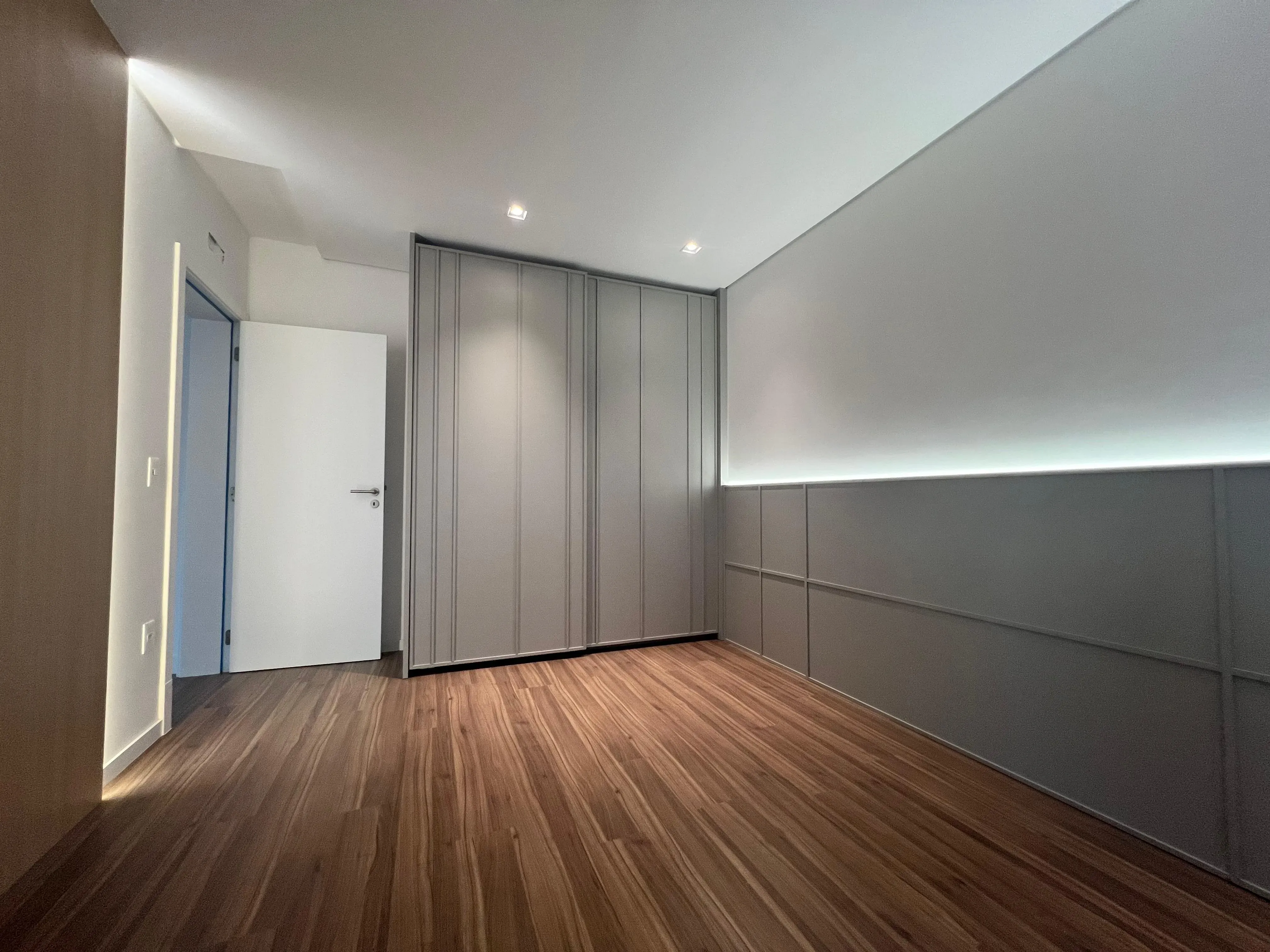 Apartamento com 3 dormitórios sendo 3 suítes e 2 vagas de garagem em Itajaí/SC