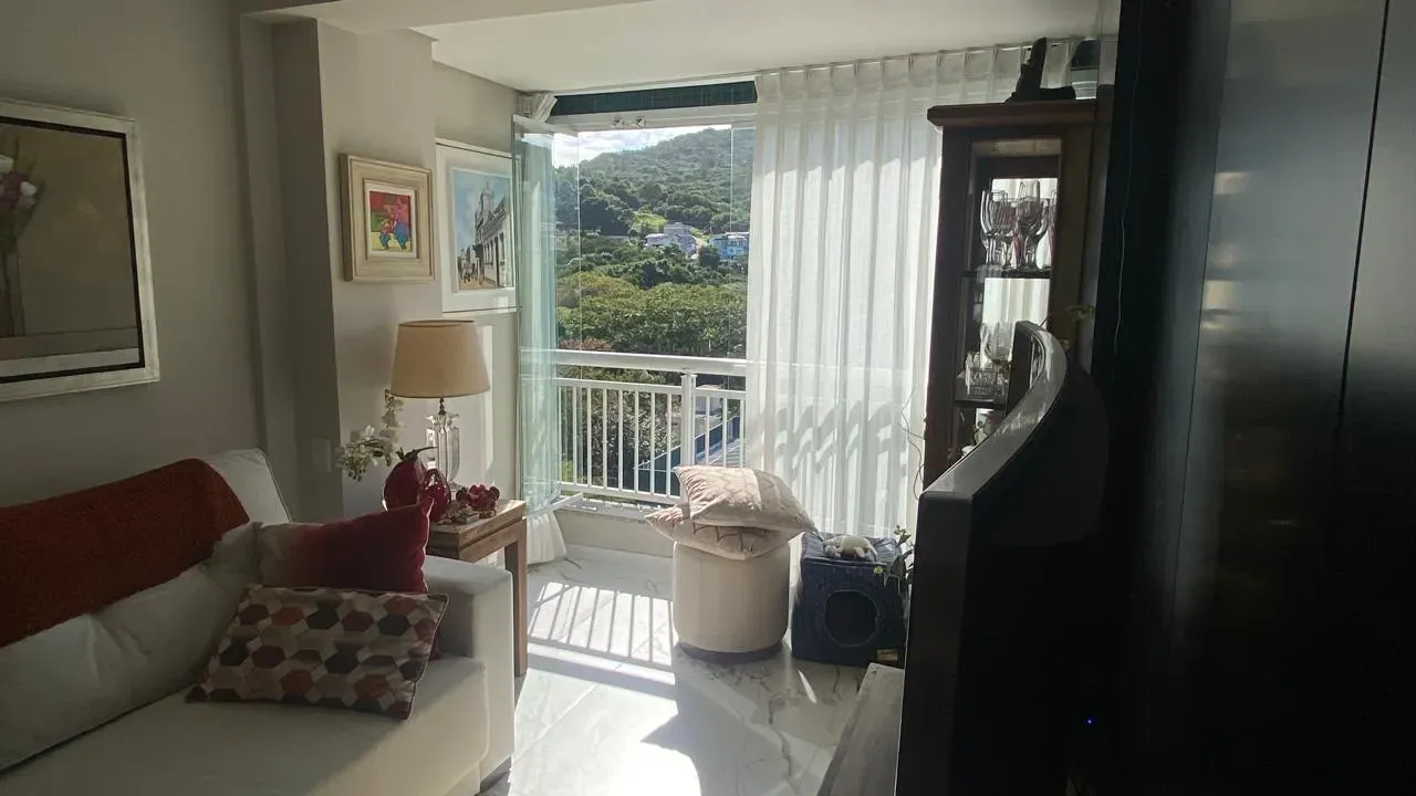 Apartamento mobiliado 3 dormitórios sendo 1 suíte e 1 vaga no Bairro Itacorubi em Florianópolis/SC