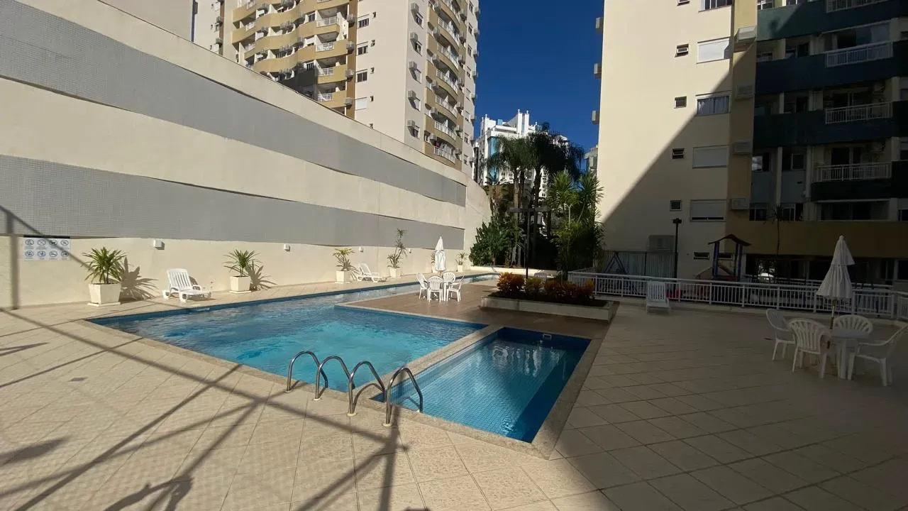 Apartamento mobiliado 3 dormitórios sendo 1 suíte e 1 vaga no Bairro Itacorubi em Florianópolis/SC