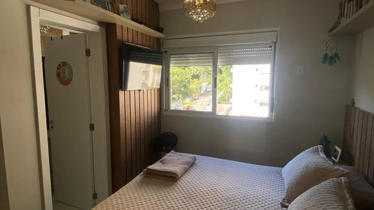 Apartamento mobiliado 3 dormitórios sendo 1 suíte e 1 vaga no Bairro Itacorubi em Florianópolis/SC