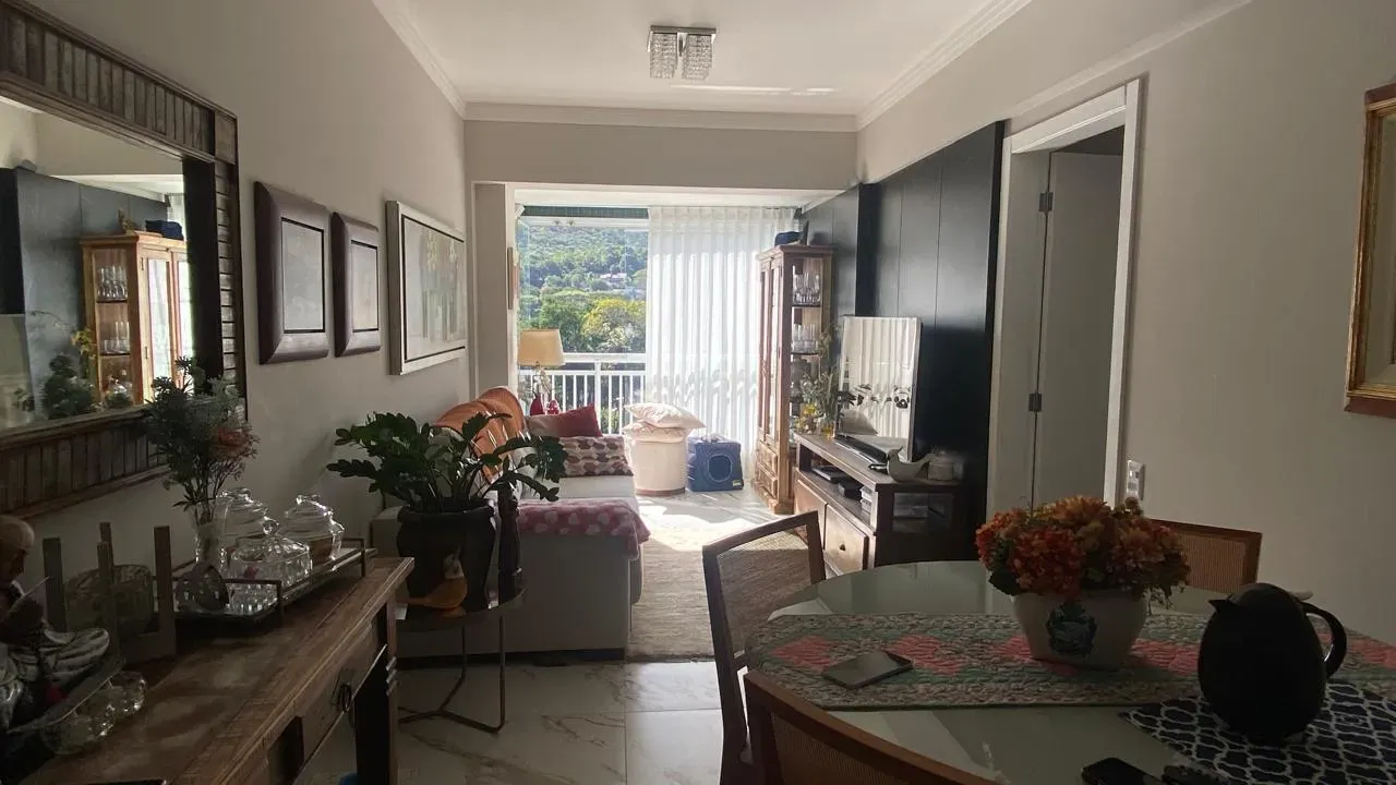 Apartamento mobiliado 3 dormitórios sendo 1 suíte e 1 vaga no Bairro Itacorubi em Florianópolis/SC