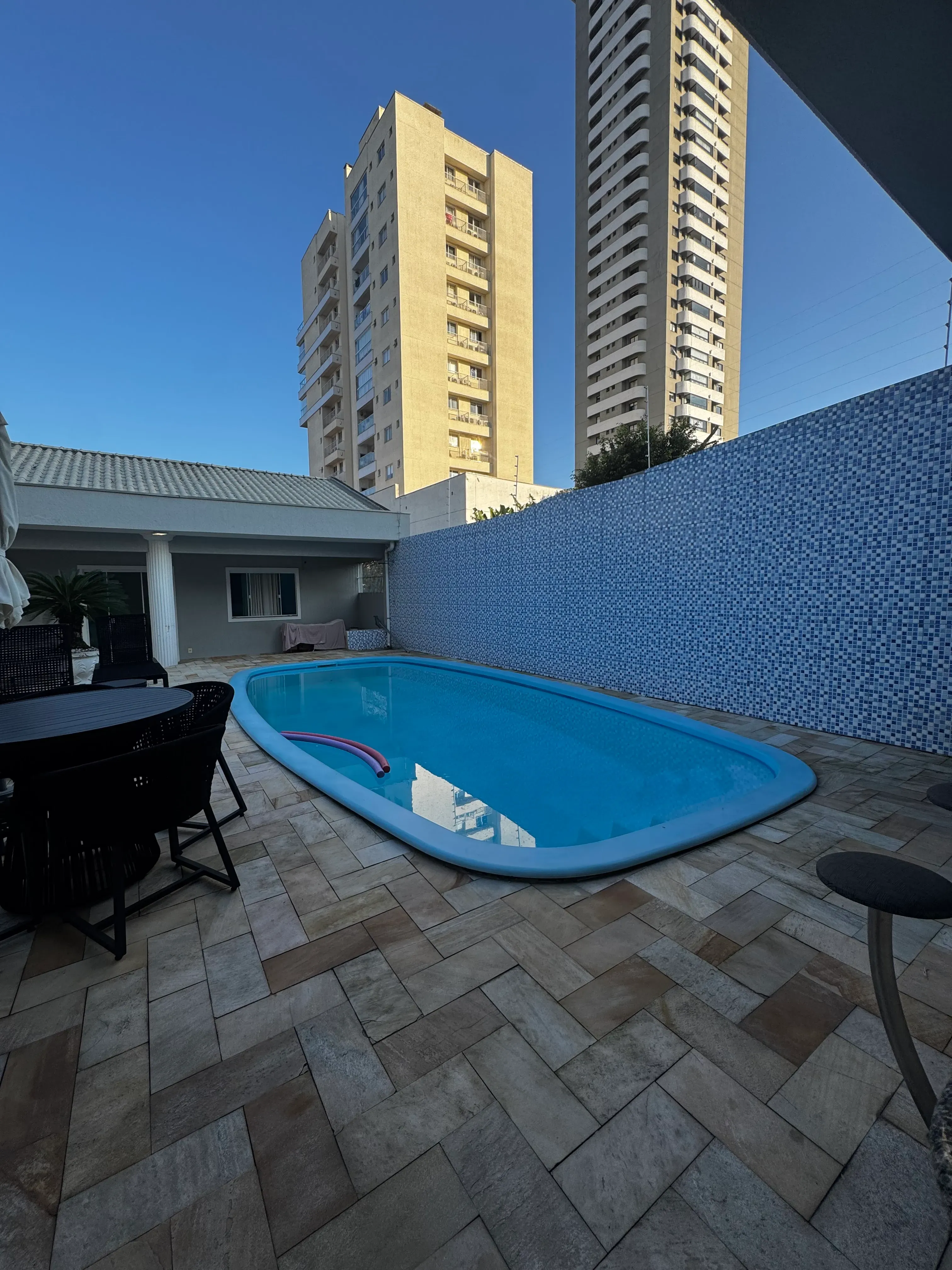 Casa alto padrão com edícula nos fundos 4 dormitórios sendo 2 suítes 4 vagas no Fiuza Lima em Itajaí