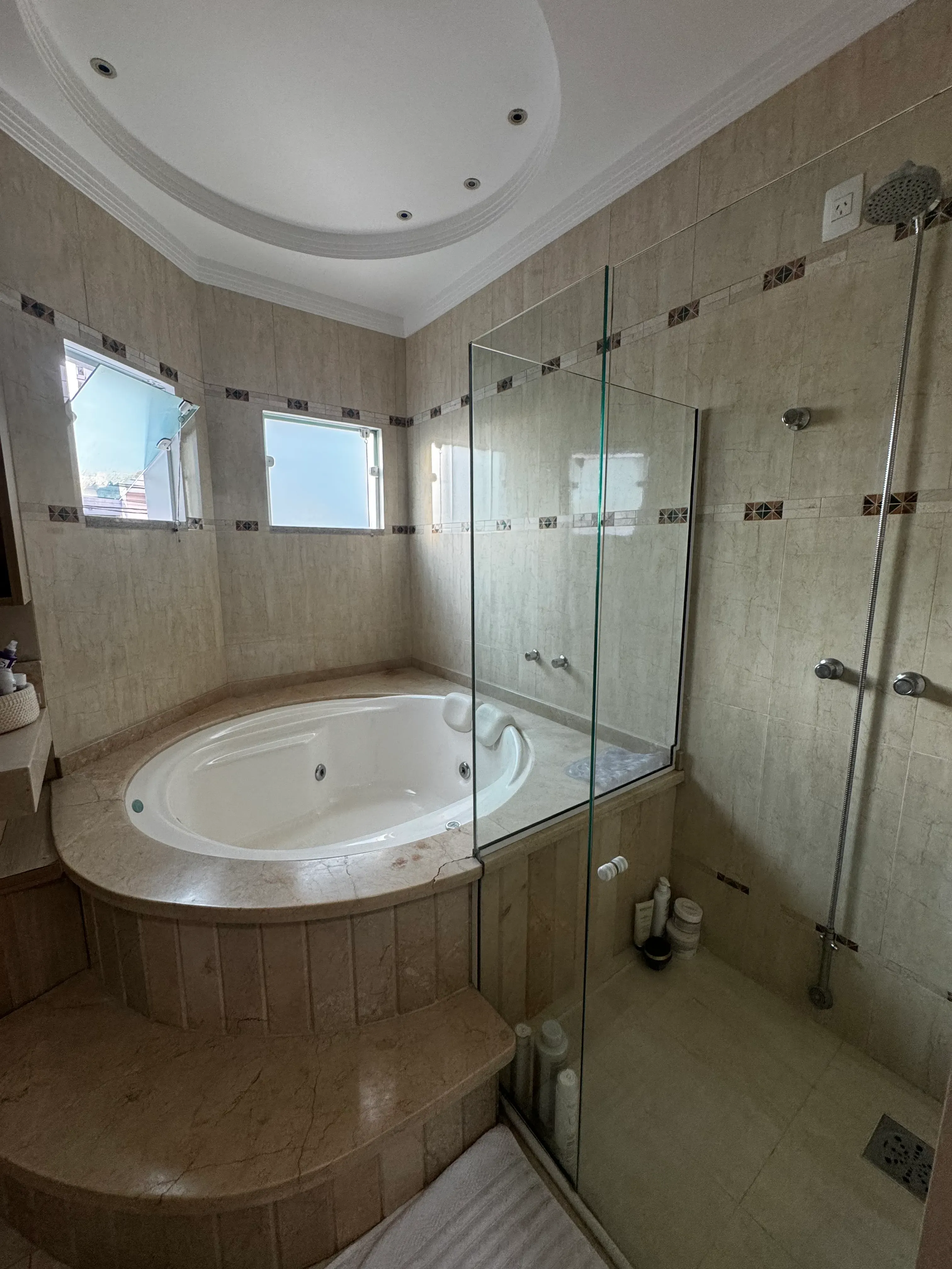 Casa alto padrão com edícula nos fundos 4 dormitórios sendo 2 suítes 4 vagas no Fiuza Lima em Itajaí