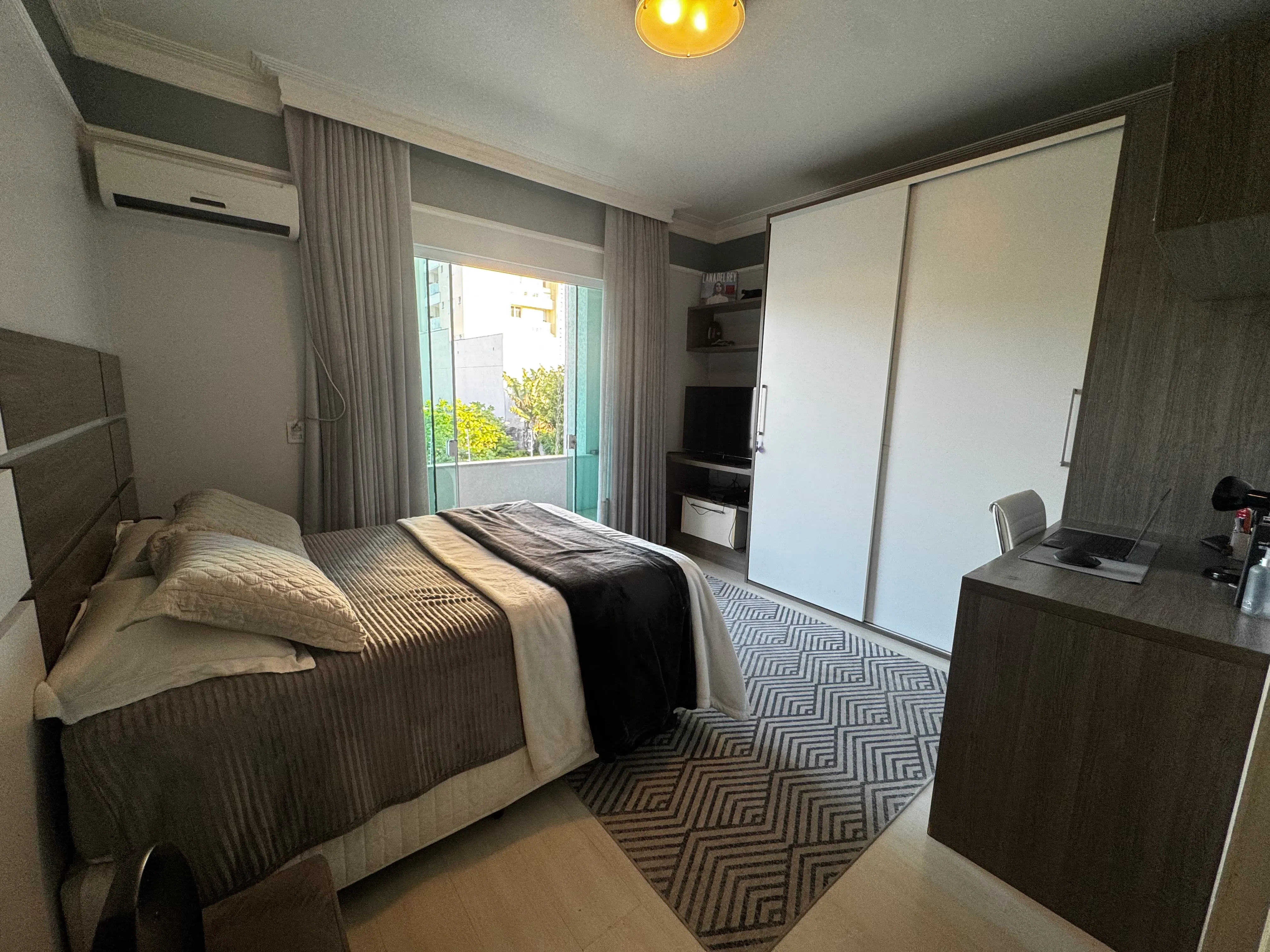 Casa alto padrão com edícula nos fundos 4 dormitórios sendo 2 suítes 4 vagas no Fiuza Lima em Itajaí