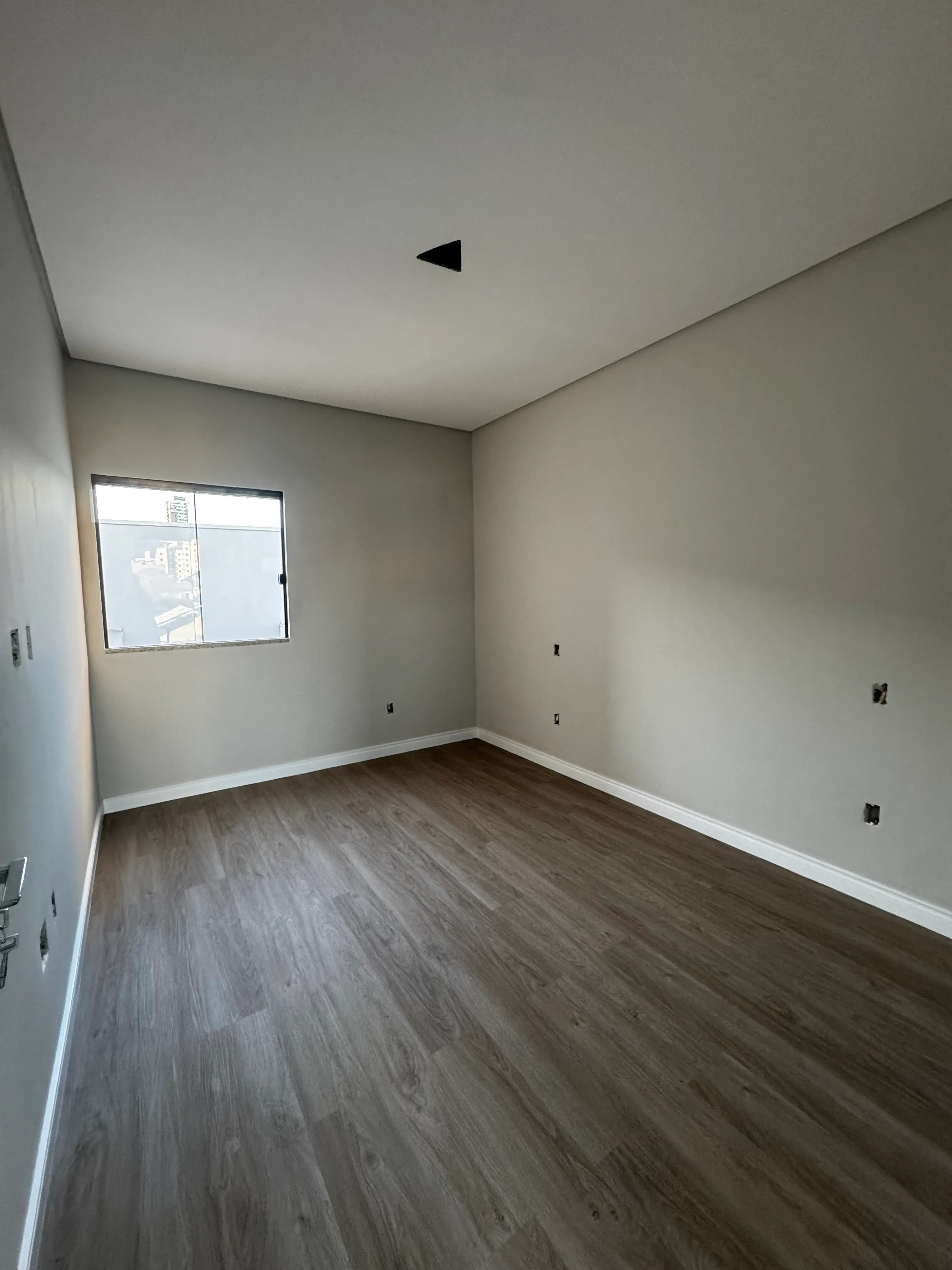 Sobrado com 3 suítes e 2 vagas de garagem no Dom Bosco em Itajaí