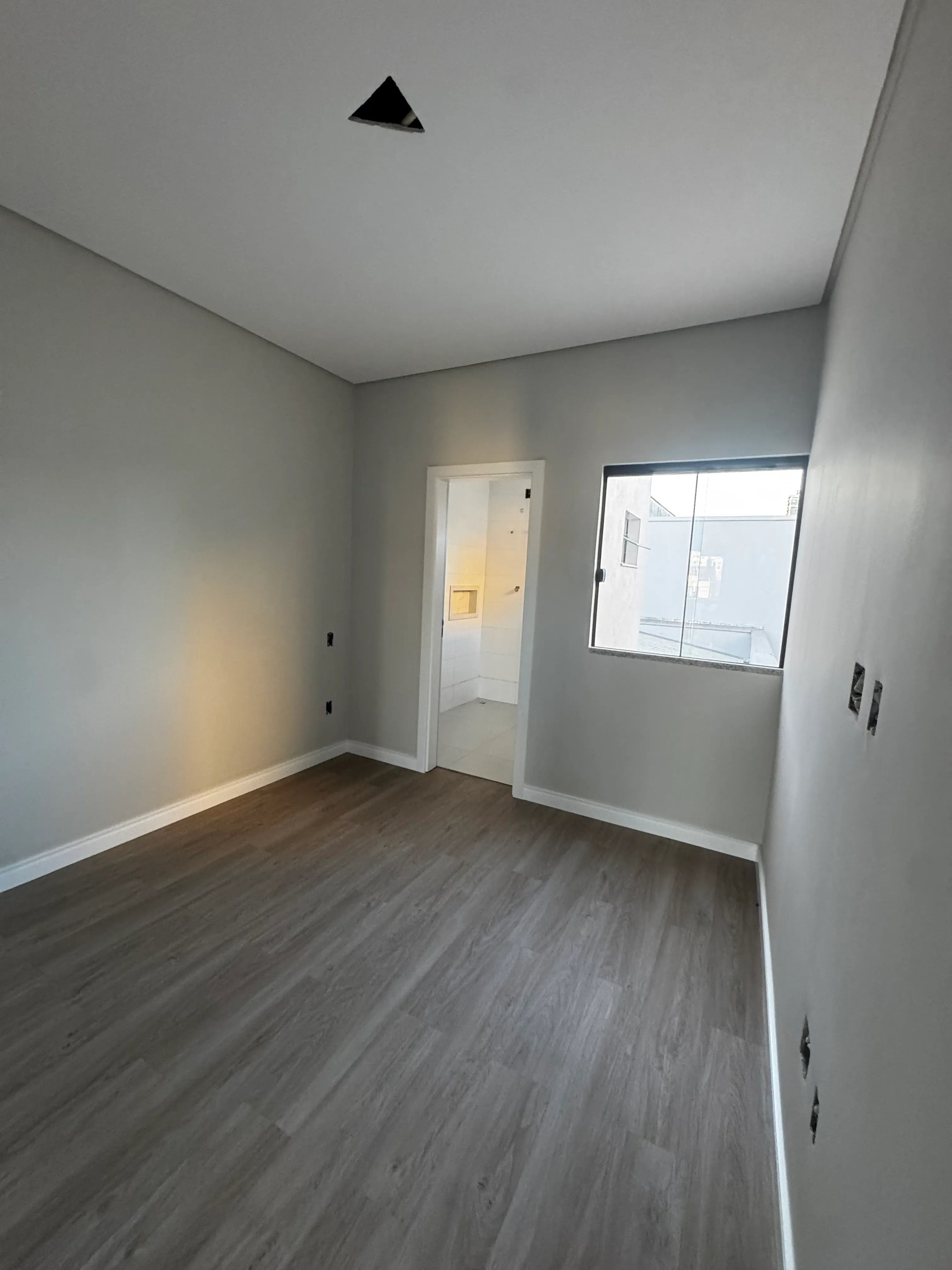 Sobrado com 3 suítes e 2 vagas de garagem no Dom Bosco em Itajaí