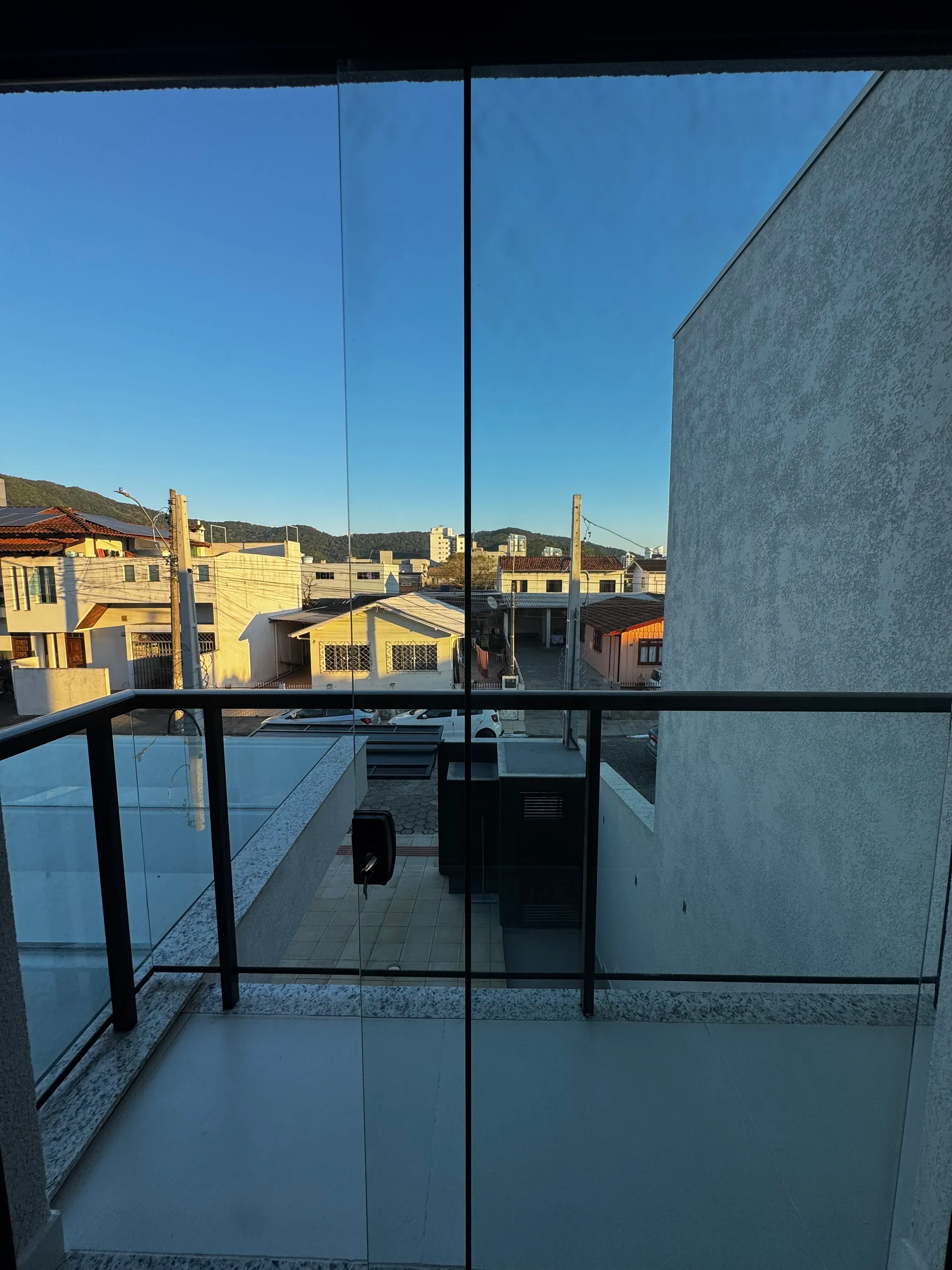 Sobrado com 3 suítes e 2 vagas de garagem no Dom Bosco em Itajaí