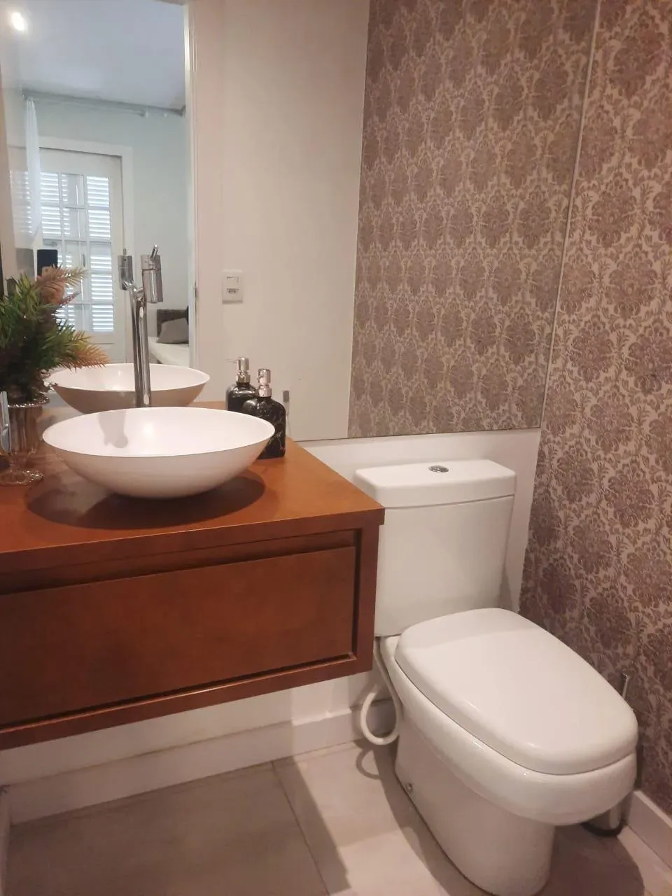 Casa mobiliada com 4 Dormitórios sendo 01 suíte e 4 vagas em Penha SC