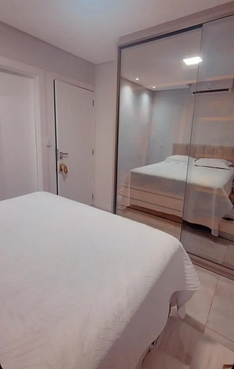 Casa mobiliada com 4 Dormitórios sendo 01 suíte e 4 vagas em Penha SC