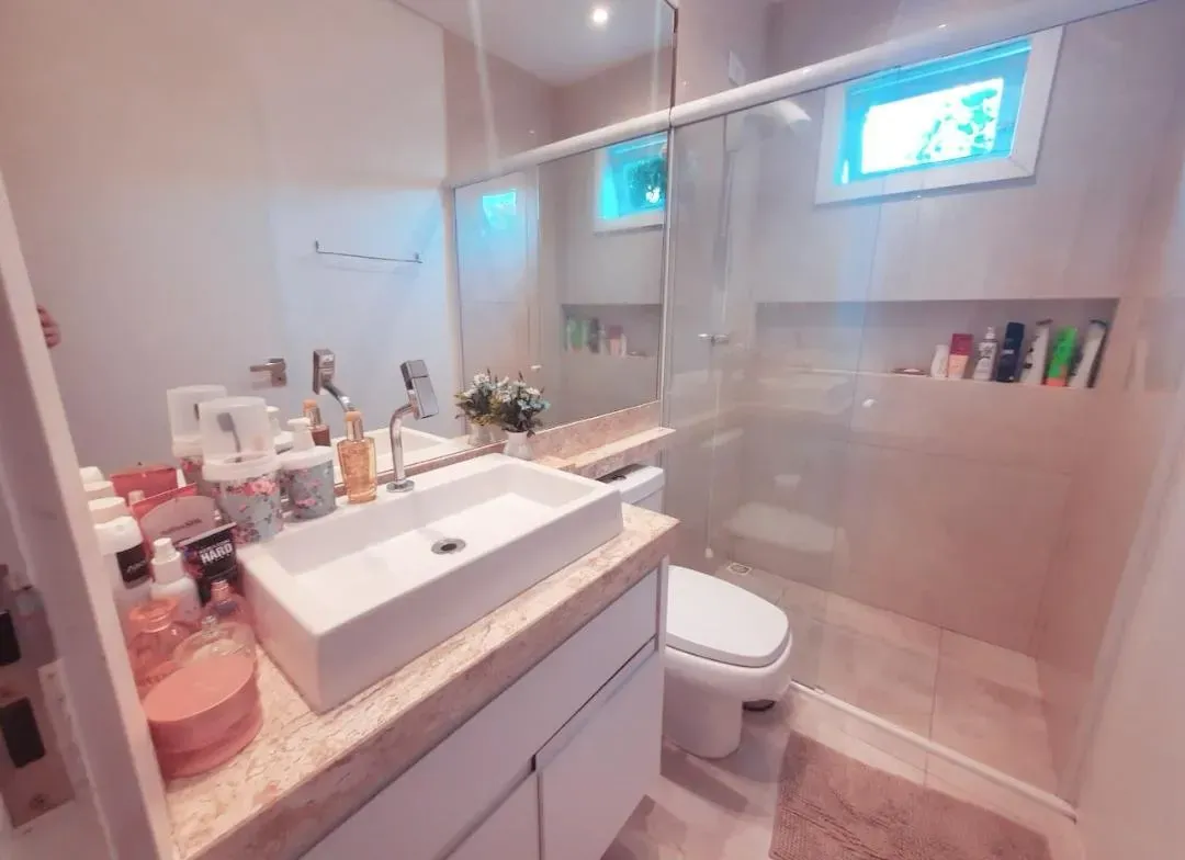 Casa mobiliada com 4 Dormitórios sendo 01 suíte e 4 vagas em Penha SC