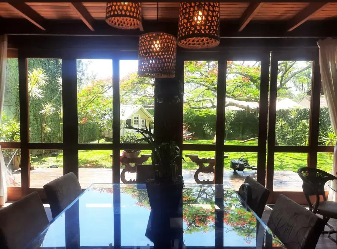 Casa mobiliada com 4 Dormitórios sendo 01 suíte e 4 vagas em Penha SC