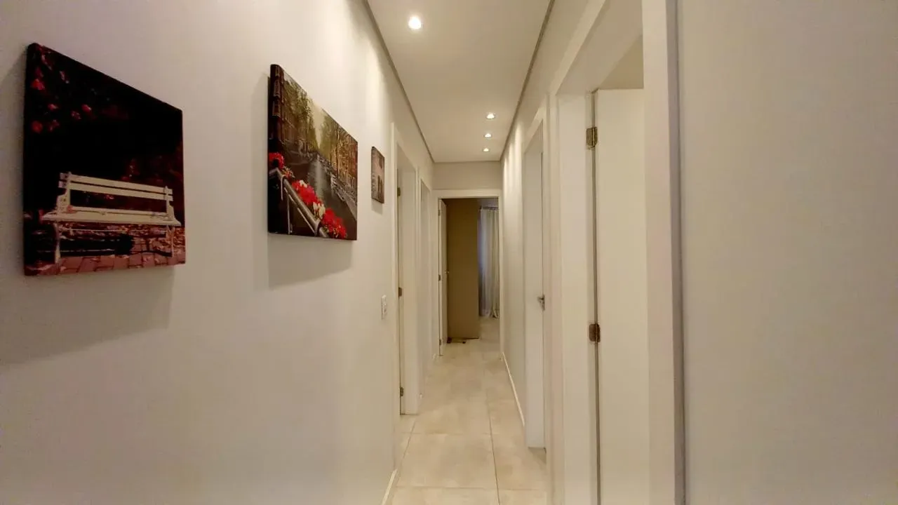 Casa mobiliada com 4 Dormitórios sendo 01 suíte e 4 vagas em Penha SC