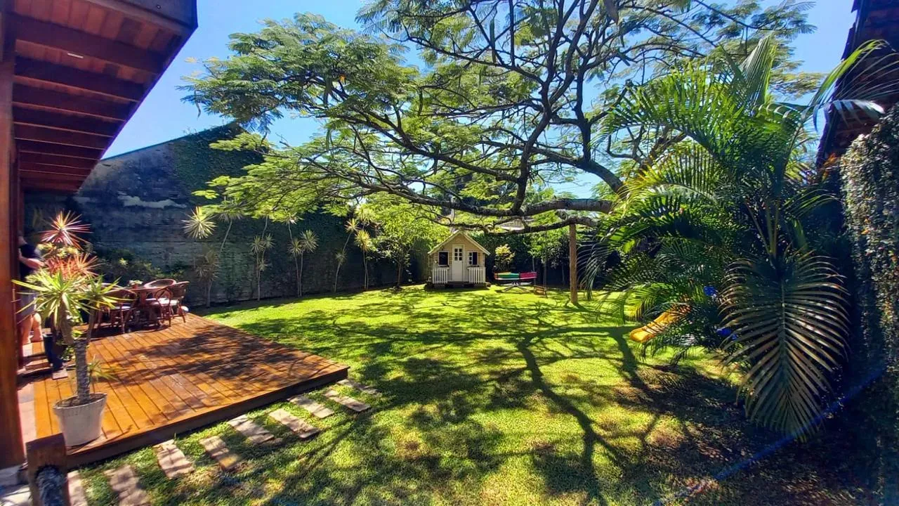 Casa mobiliada com 4 Dormitórios sendo 01 suíte e 4 vagas em Penha SC