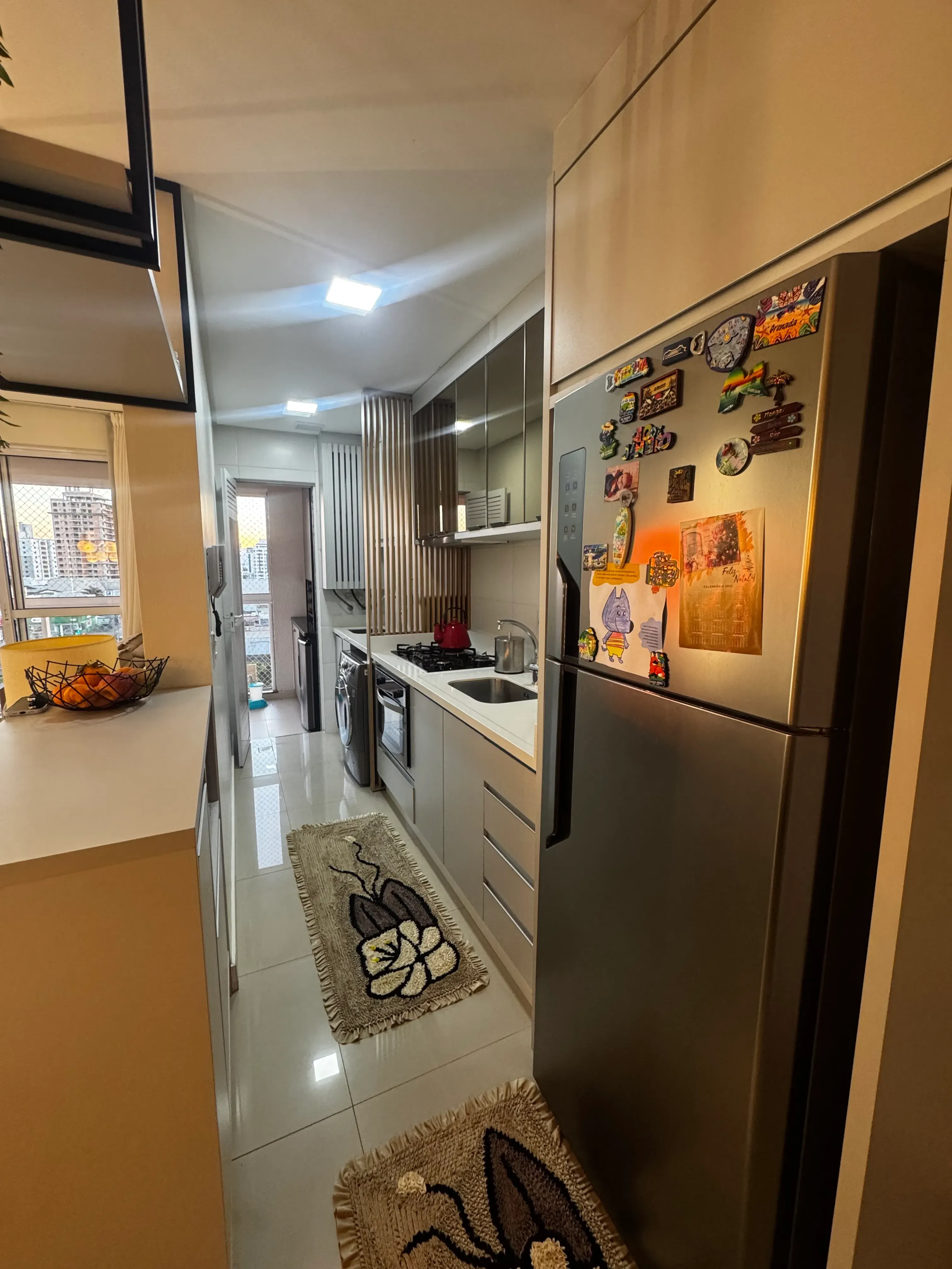 Apartamento mobiliado com 3 dormitórios sendo 1 suíte e 2 vagas no Bairro São João em Itajaí