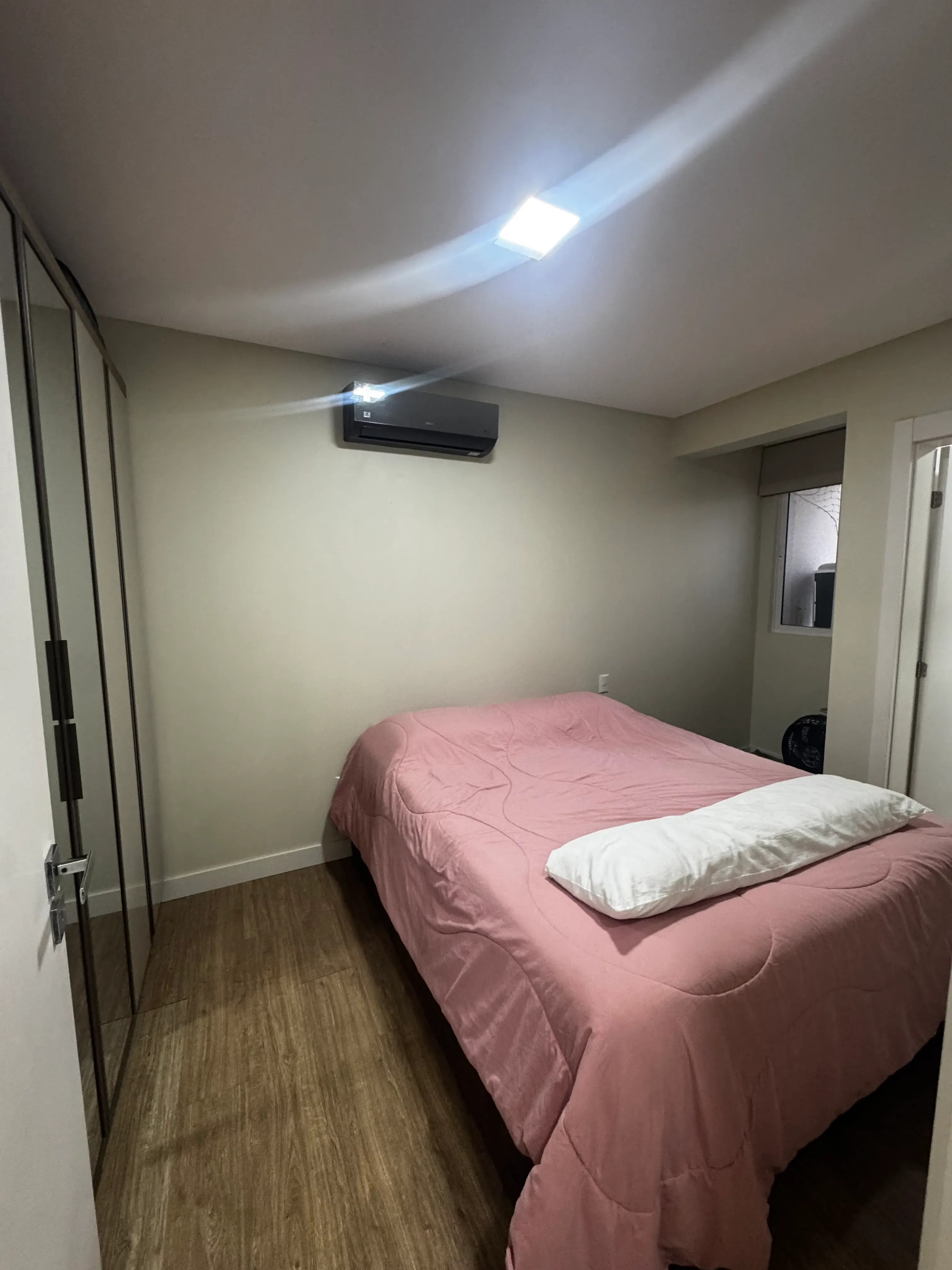 Apartamento mobiliado com 3 dormitórios sendo 1 suíte e 2 vagas no Bairro São João em Itajaí