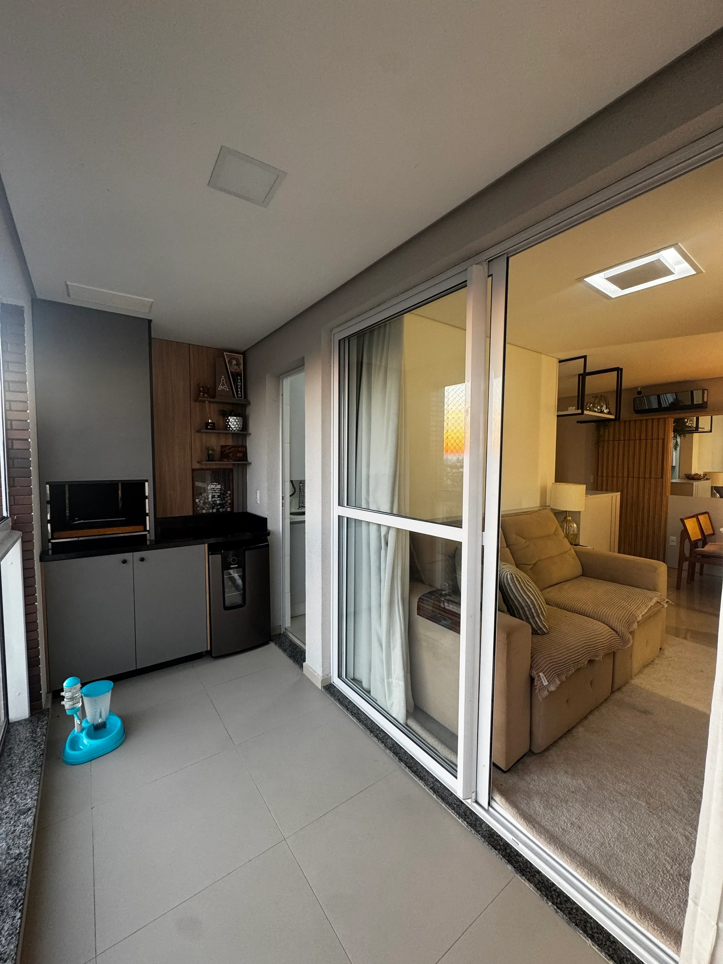 Apartamento mobiliado com 3 dormitórios sendo 1 suíte e 2 vagas no Bairro São João em Itajaí