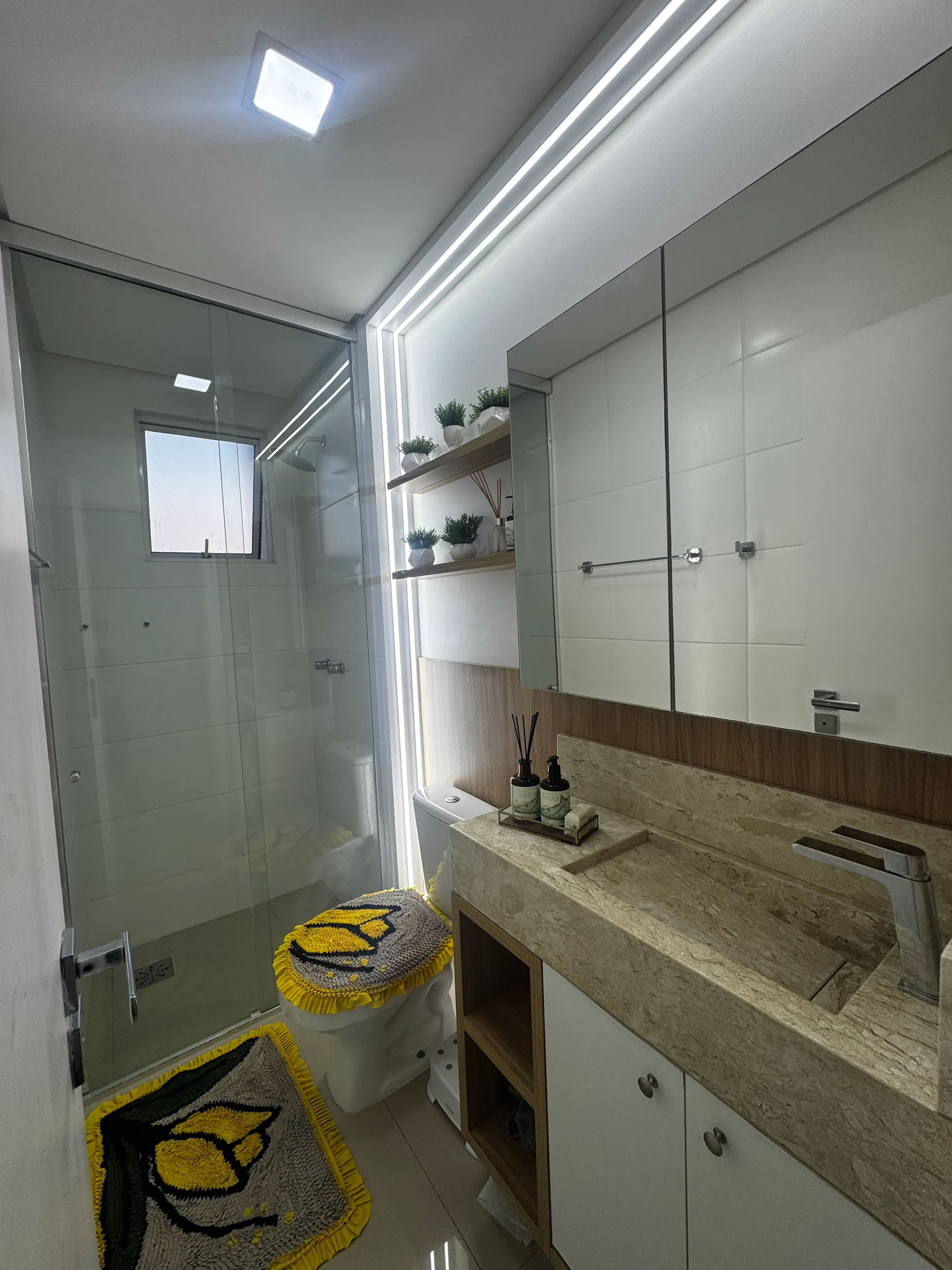 Apartamento mobiliado com 3 dormitórios sendo 1 suíte e 2 vagas no Bairro São João em Itajaí