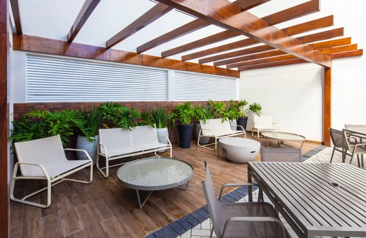 Apartamento mobiliado com 3 dormitórios sendo 1 suíte e 2 vagas no Bairro São João em Itajaí