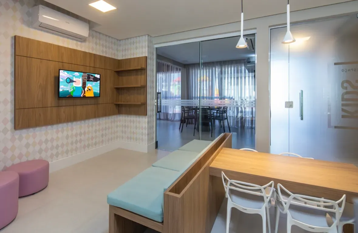 Apartamento mobiliado com 3 dormitórios sendo 1 suíte e 2 vagas no Bairro São João em Itajaí