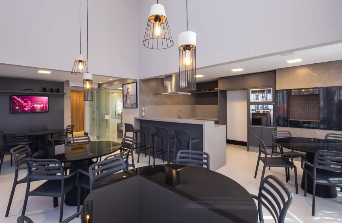 Apartamento mobiliado com 3 dormitórios sendo 1 suíte e 2 vagas no Bairro São João em Itajaí