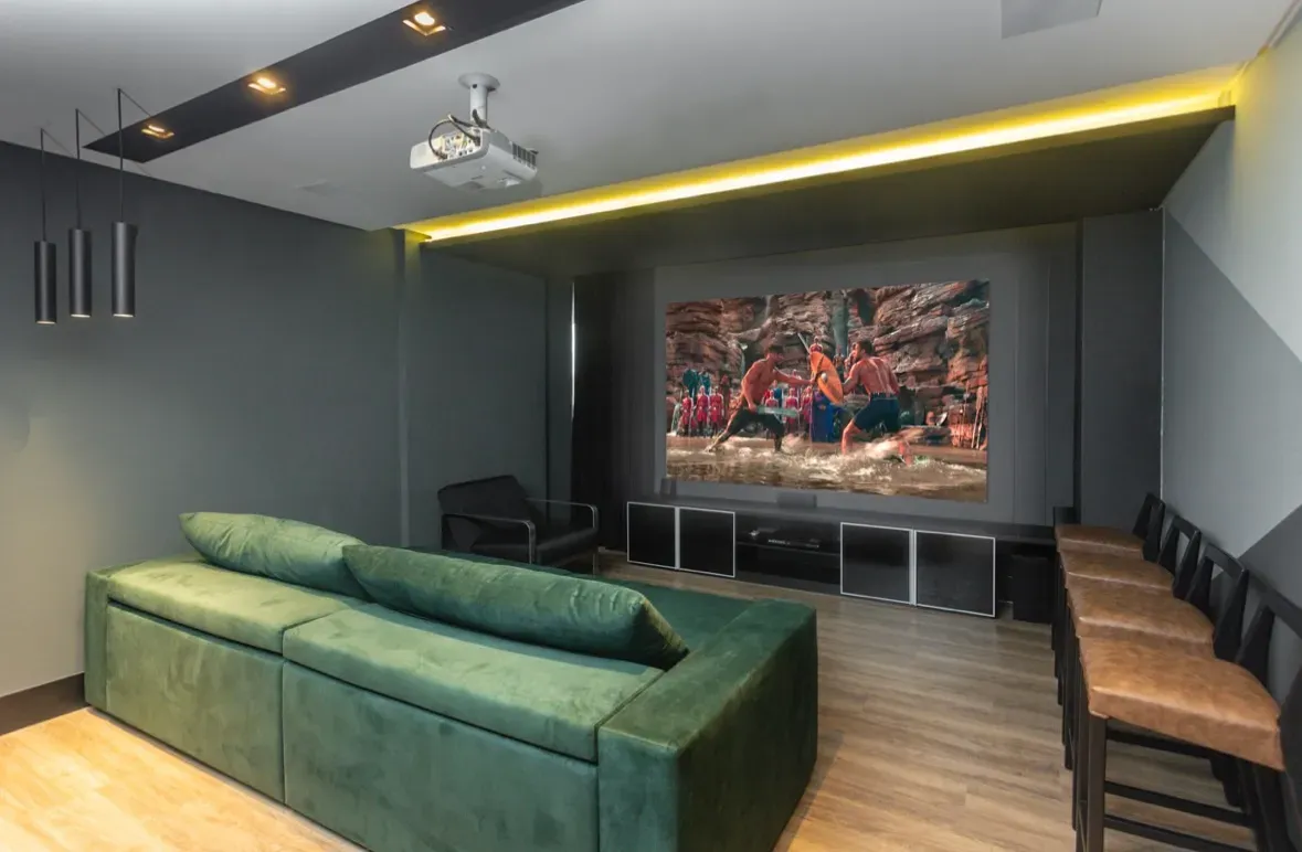 Apartamento mobiliado com 3 dormitórios sendo 1 suíte e 2 vagas no Bairro São João em Itajaí