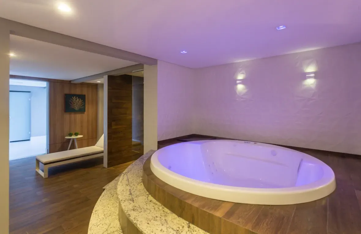 Apartamento mobiliado com 3 dormitórios sendo 1 suíte e 2 vagas no Bairro São João em Itajaí