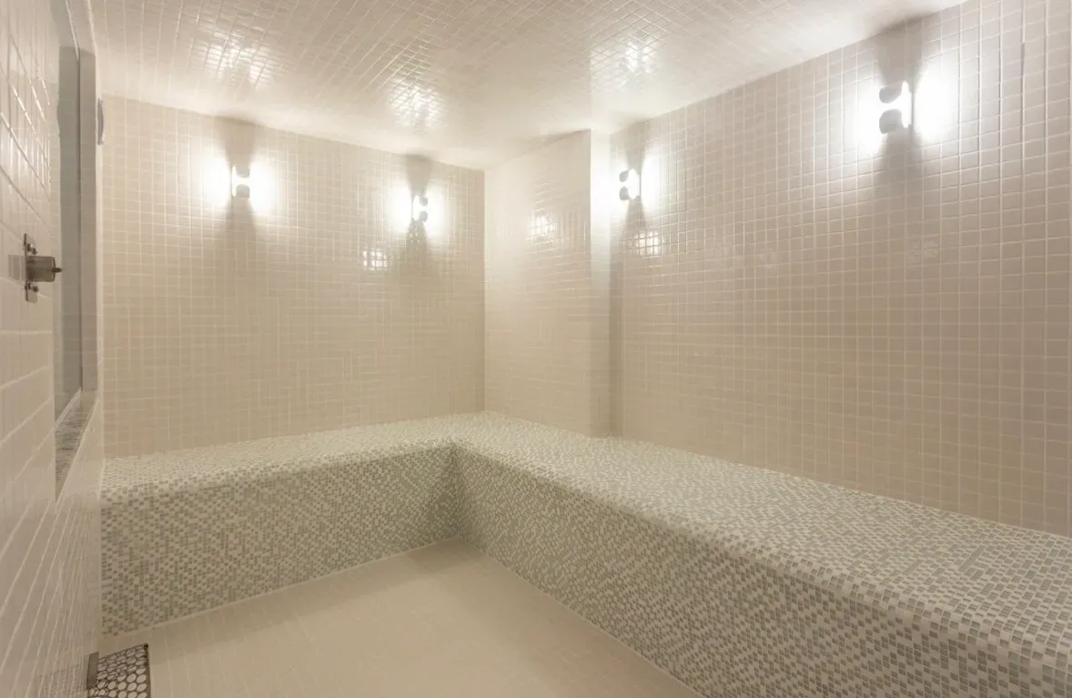 Apartamento mobiliado com 3 dormitórios sendo 1 suíte e 2 vagas no Bairro São João em Itajaí