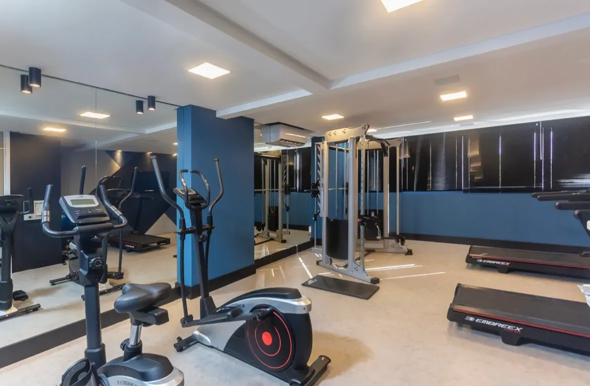 Apartamento mobiliado com 3 dormitórios sendo 1 suíte e 2 vagas no Bairro São João em Itajaí