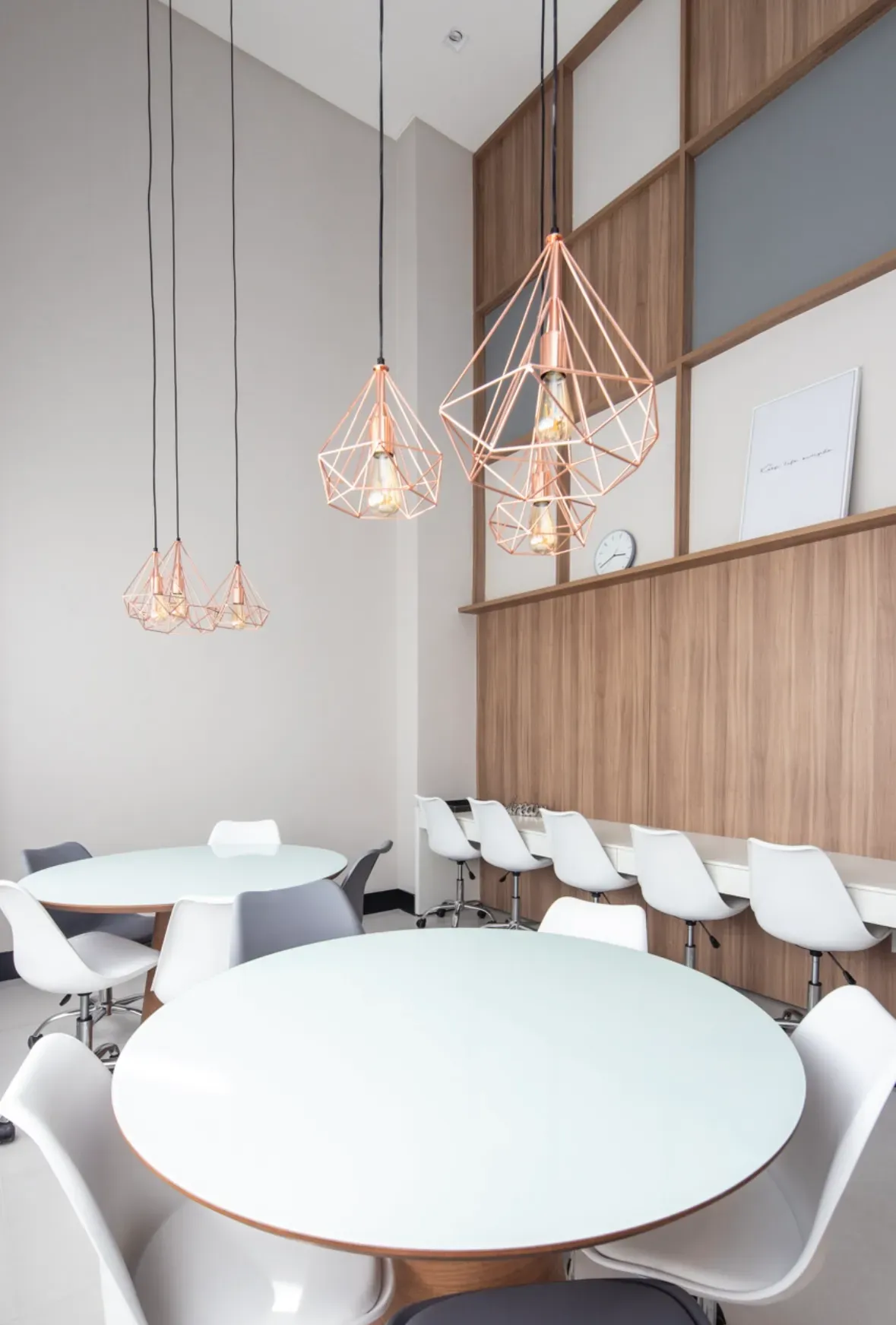 Apartamento mobiliado com 3 dormitórios sendo 1 suíte e 2 vagas no Bairro São João em Itajaí