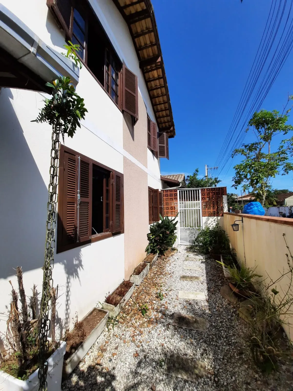 Casa com 3 dormitórios sendo 1 suíte e 5 vagas de garagem em Penha/SC