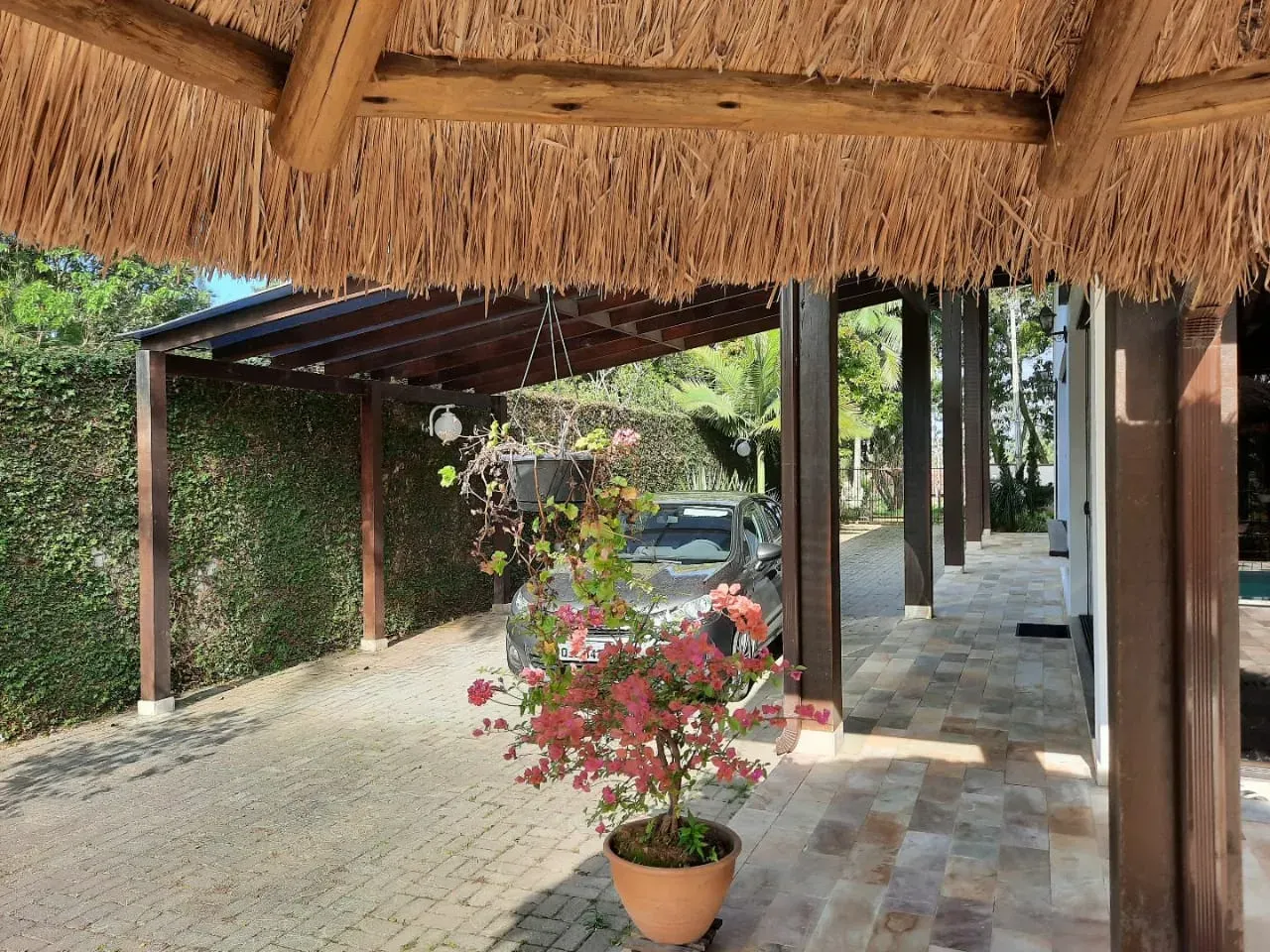 Casa com 3 dormitórios sendo 1 suíte e 5 vagas de garagem em Penha/SC