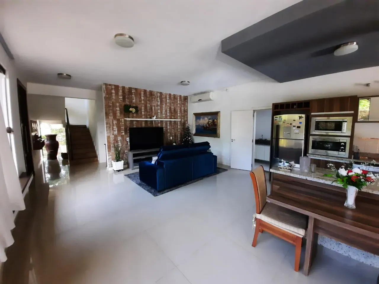 Casa com 3 dormitórios sendo 1 suíte e 5 vagas de garagem em Penha/SC