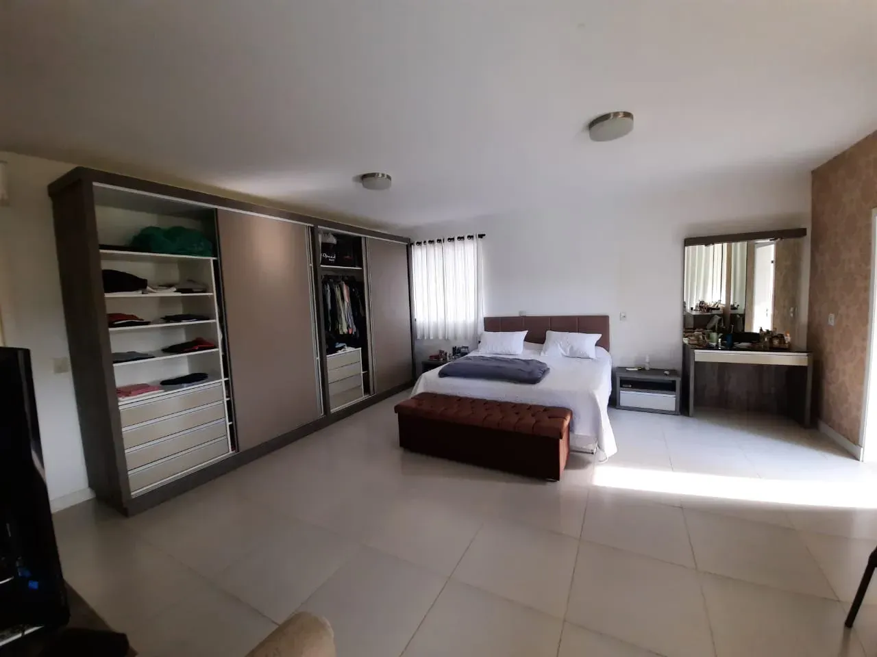 Casa com 3 dormitórios sendo 1 suíte e 5 vagas de garagem em Penha/SC