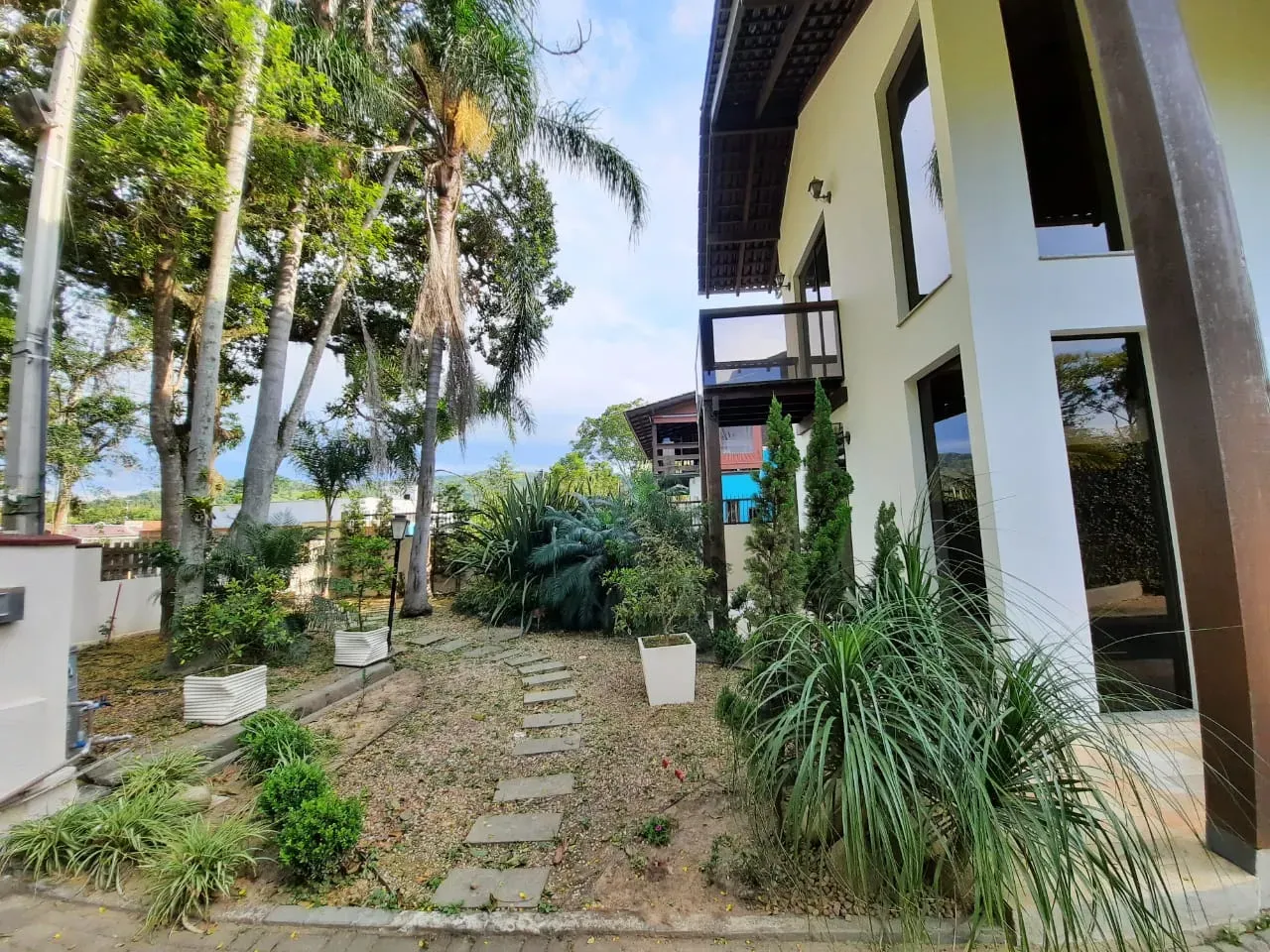 Casa com 3 dormitórios sendo 1 suíte e 5 vagas de garagem em Penha/SC