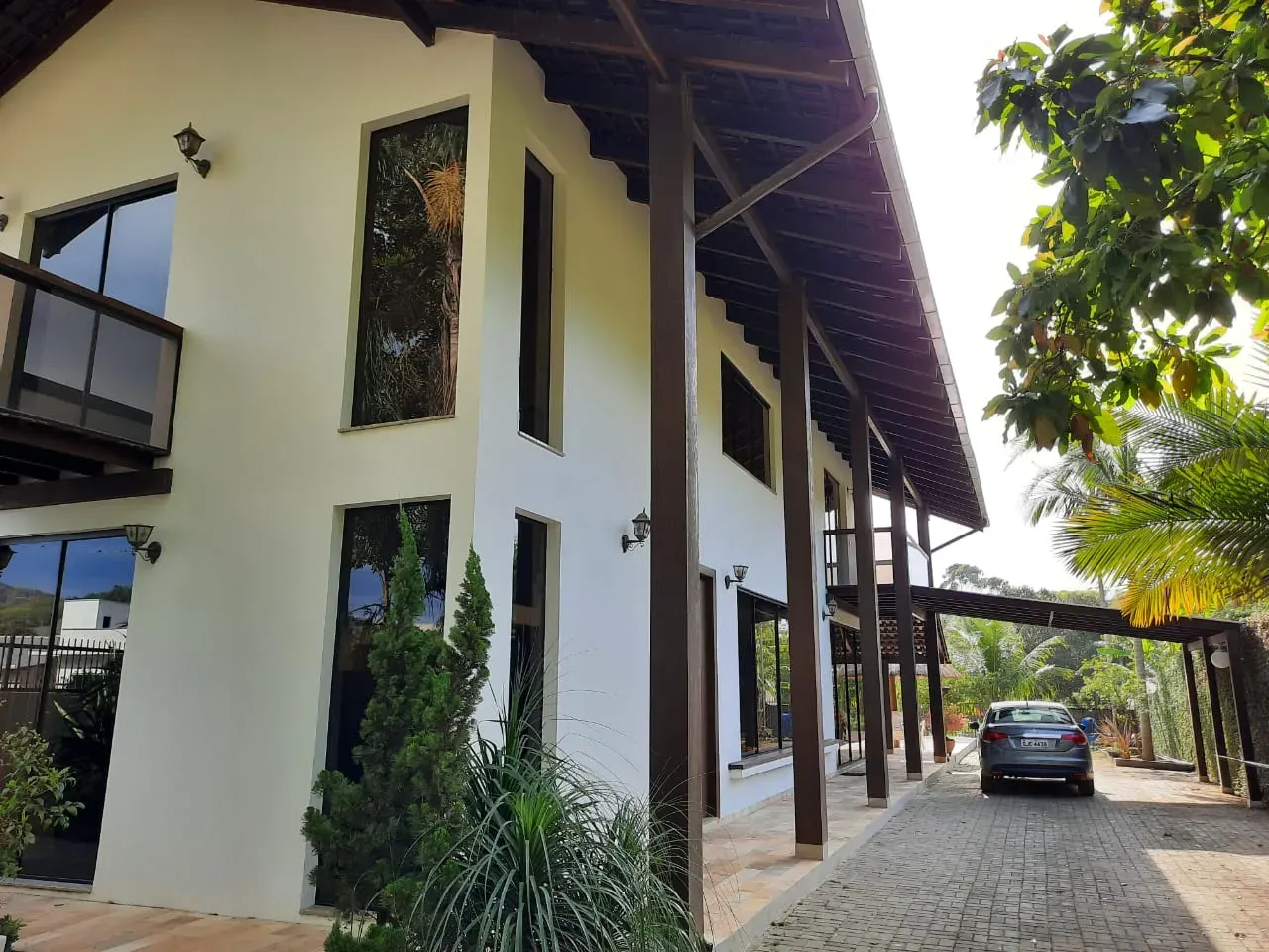 Casa com 3 dormitórios sendo 1 suíte e 5 vagas de garagem em Penha/SC