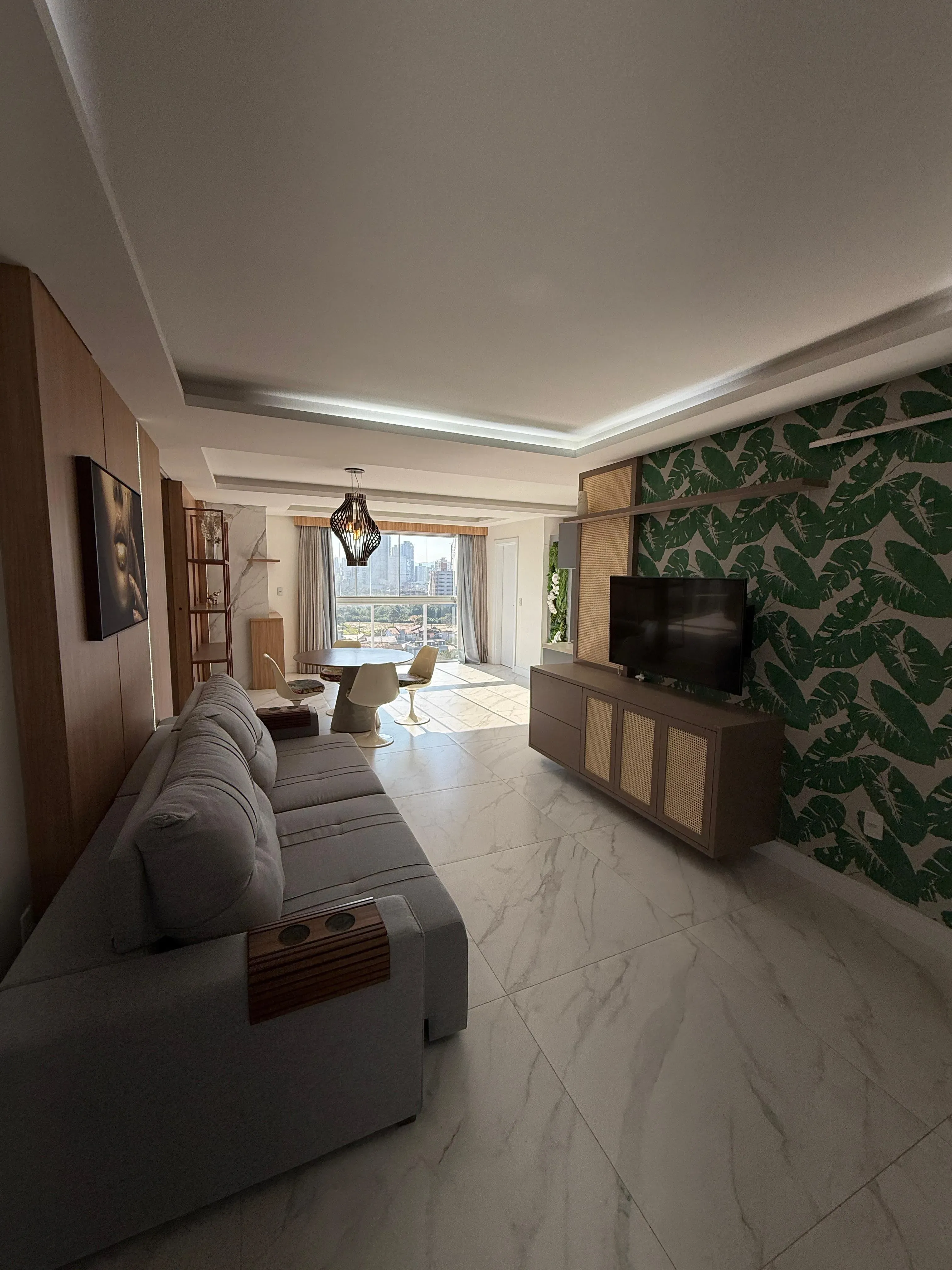 Apartamento com 3 dormitórios sendo 1 suíte e 2 vagas de garagem em Porto Belo/SC