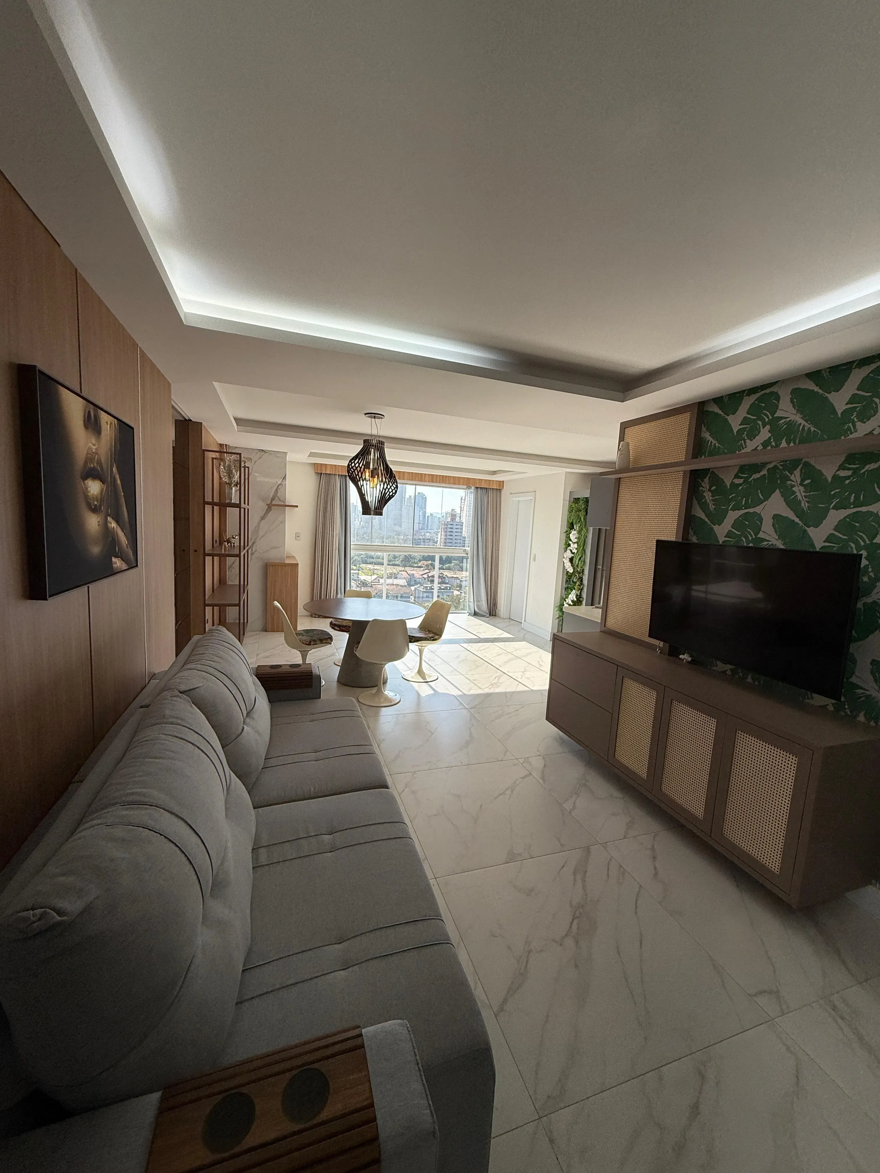 Apartamento com 3 dormitórios sendo 1 suíte e 2 vagas de garagem em Porto Belo/SC