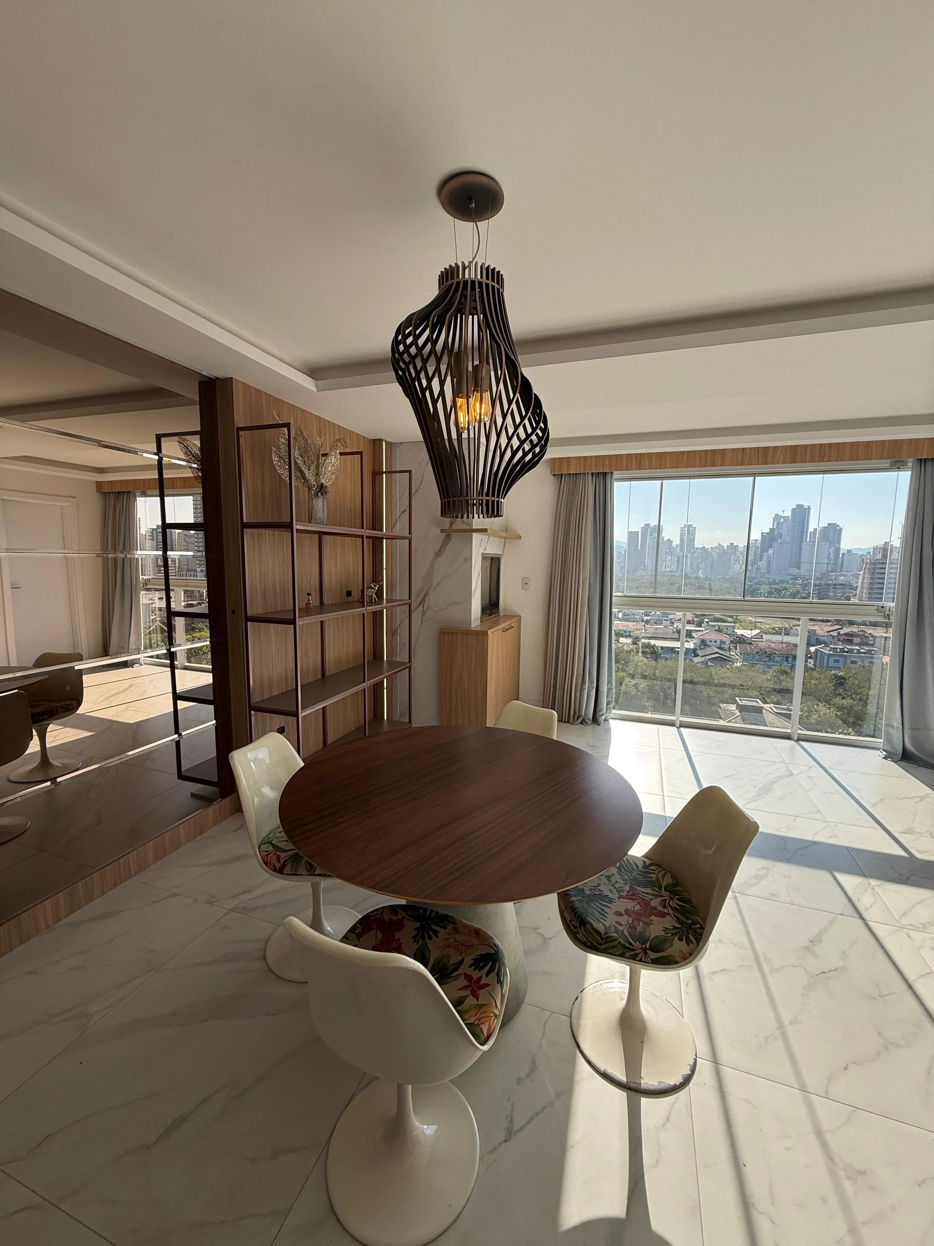 Apartamento com 3 dormitórios sendo 1 suíte e 2 vagas de garagem em Porto Belo/SC