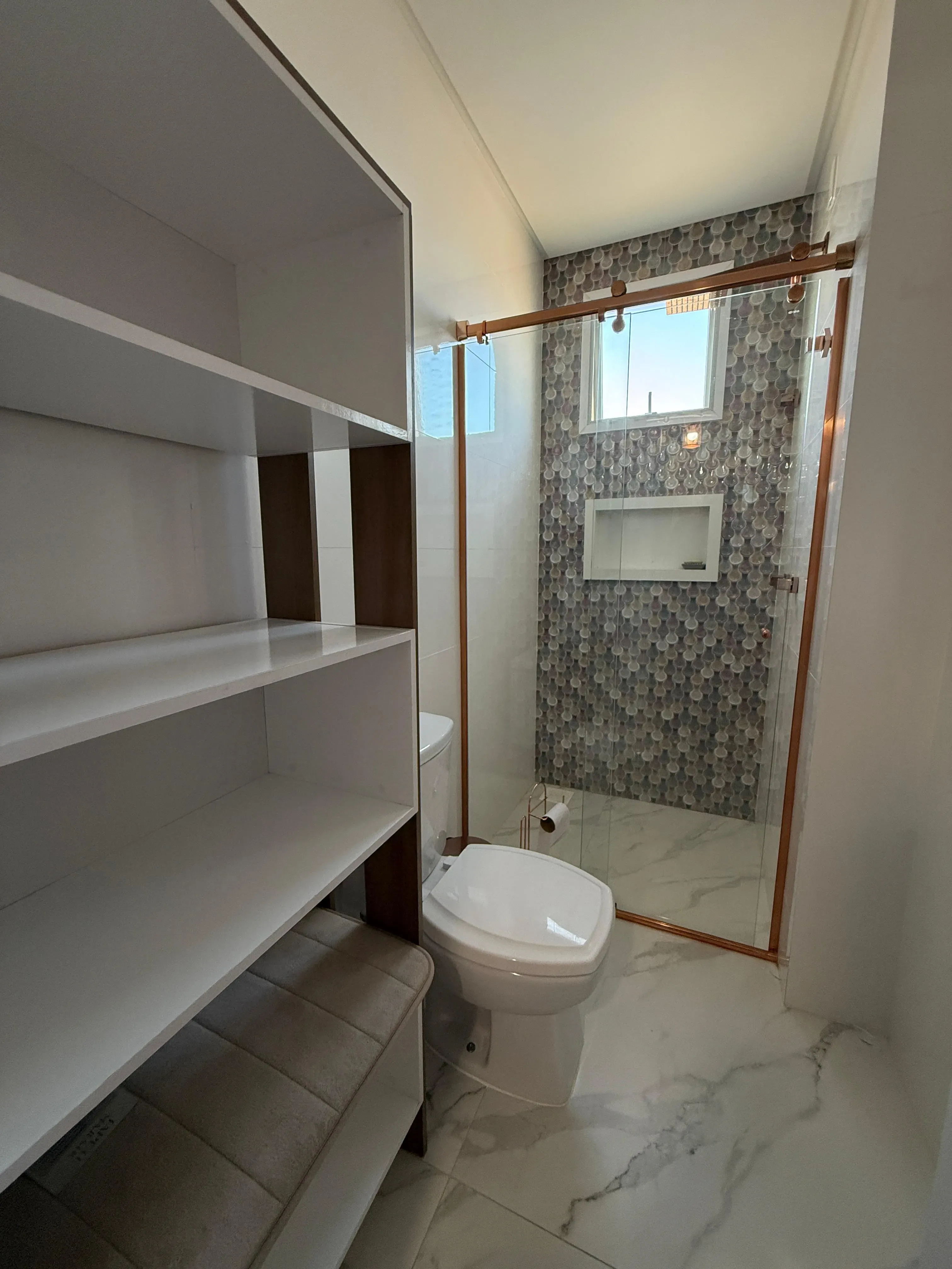 Apartamento com 3 dormitórios sendo 1 suíte e 2 vagas de garagem em Porto Belo/SC