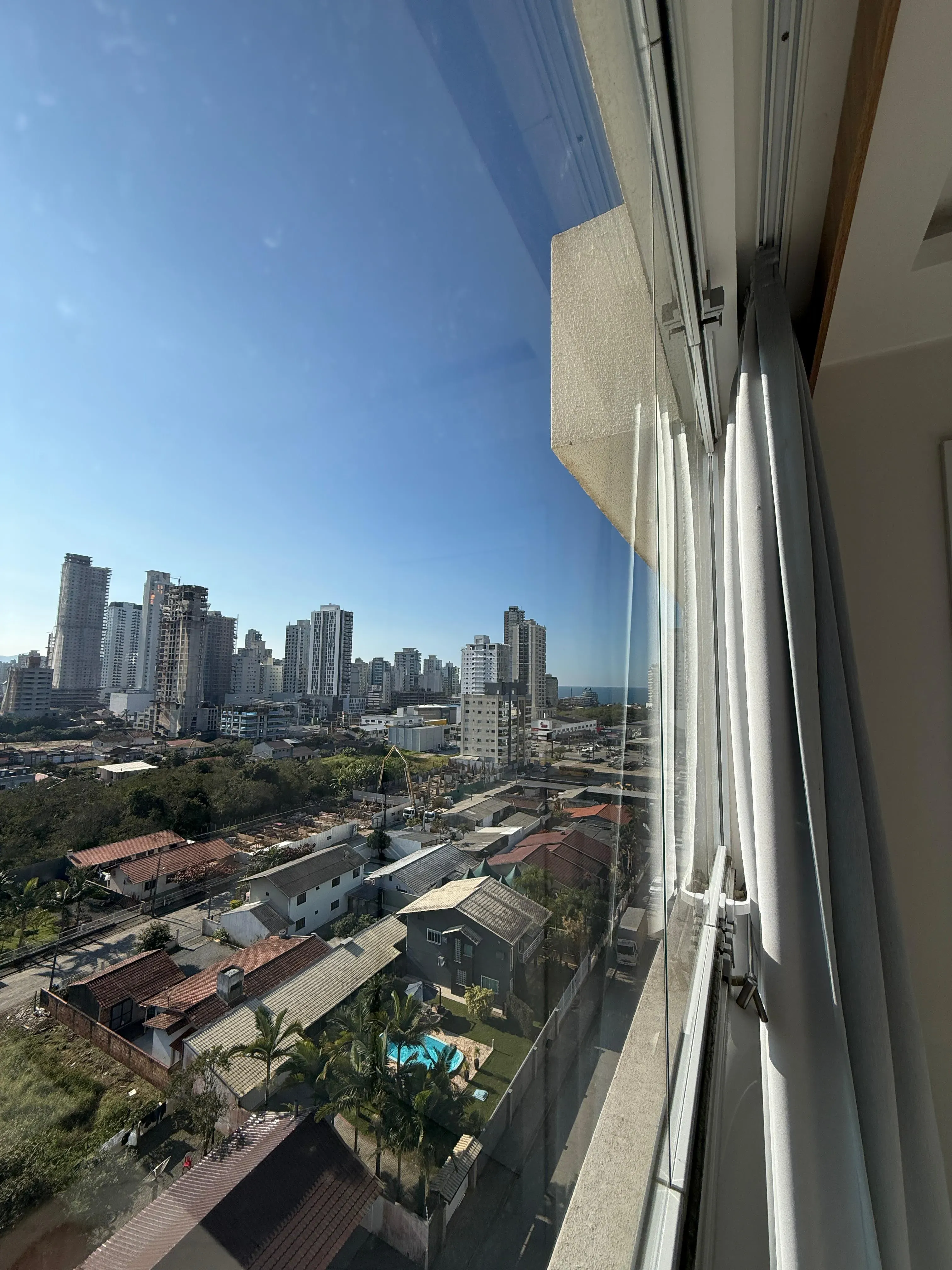 Apartamento com 3 dormitórios sendo 1 suíte e 2 vagas de garagem em Porto Belo/SC