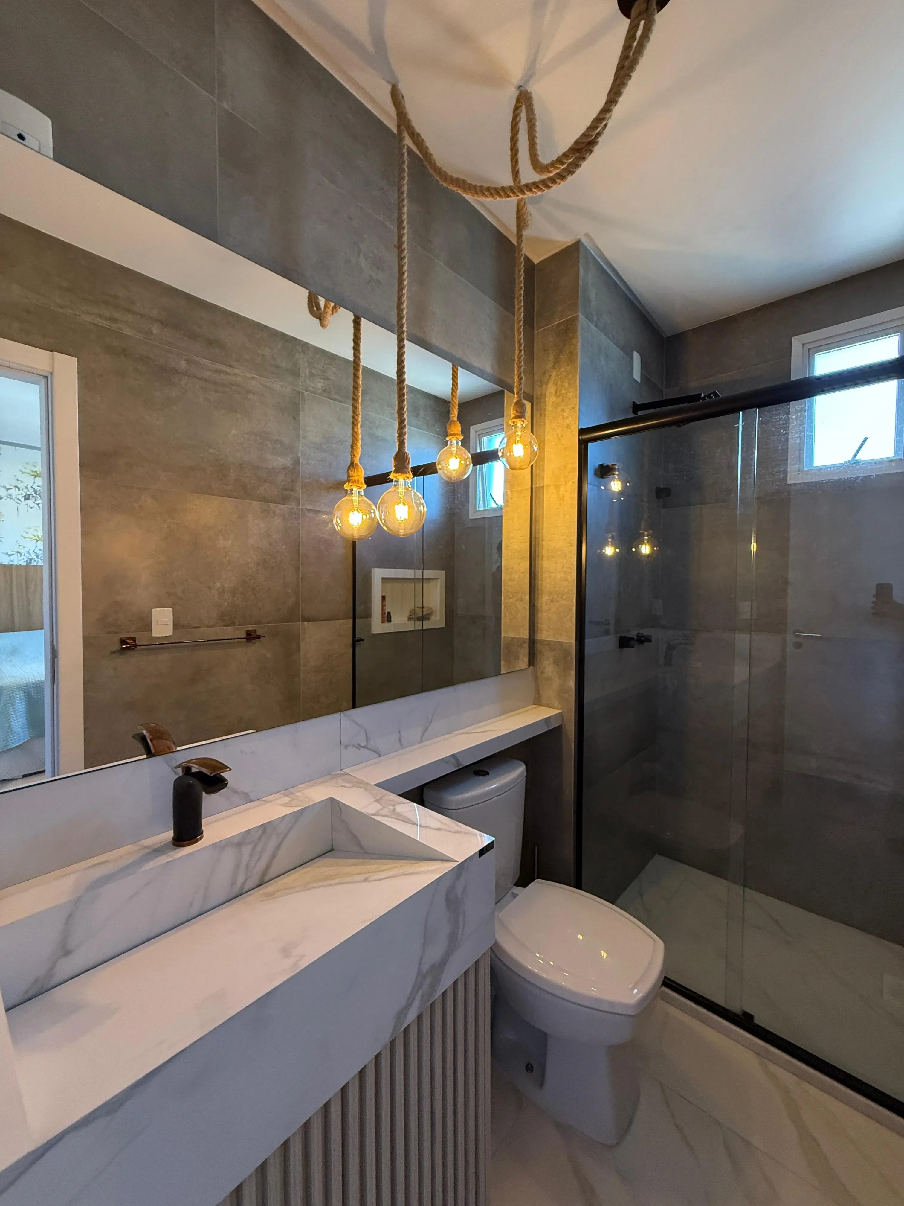 Apartamento com 3 dormitórios sendo 1 suíte e 2 vagas de garagem em Porto Belo/SC