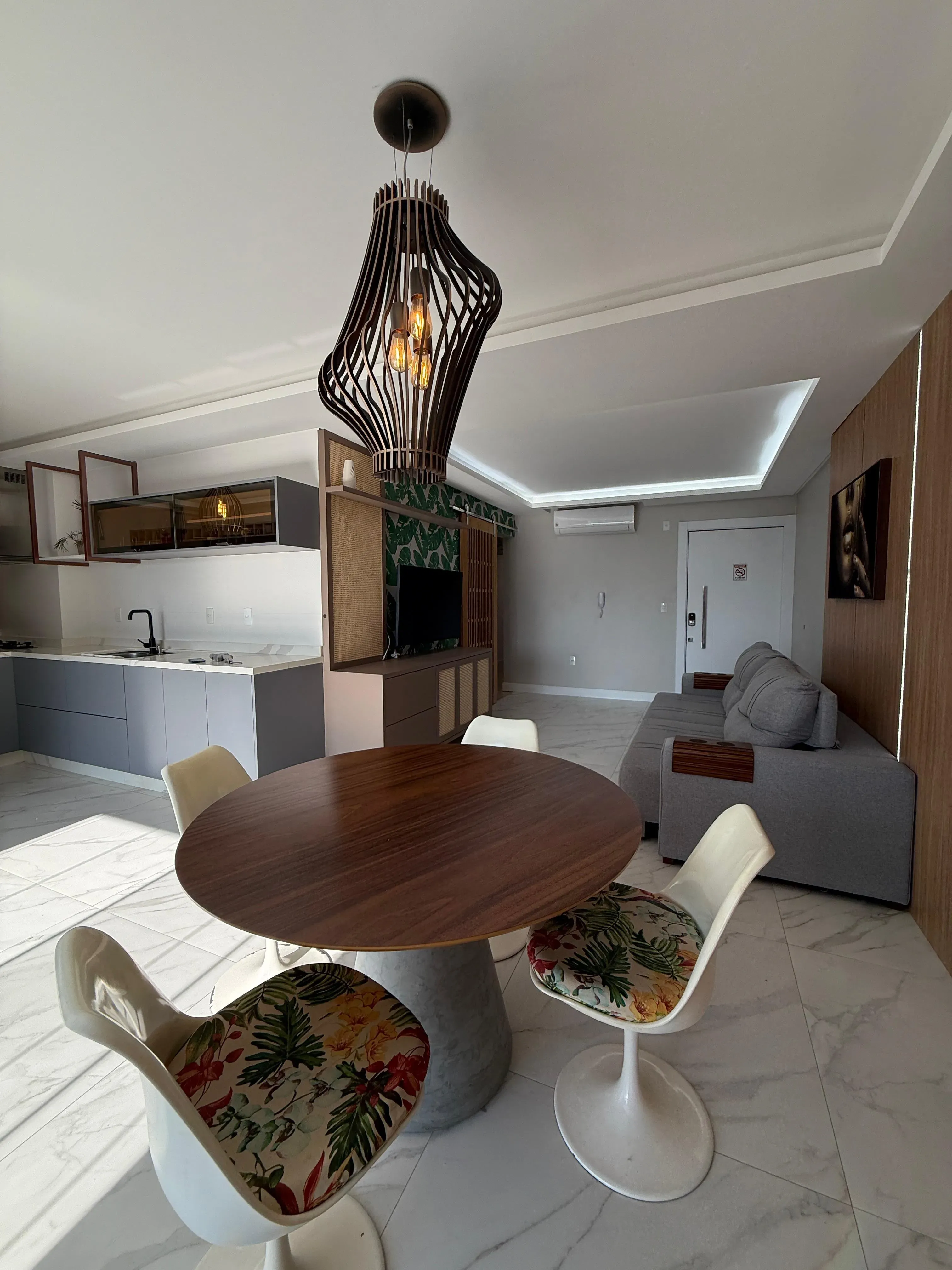 Apartamento com 3 dormitórios sendo 1 suíte e 2 vagas de garagem em Porto Belo/SC