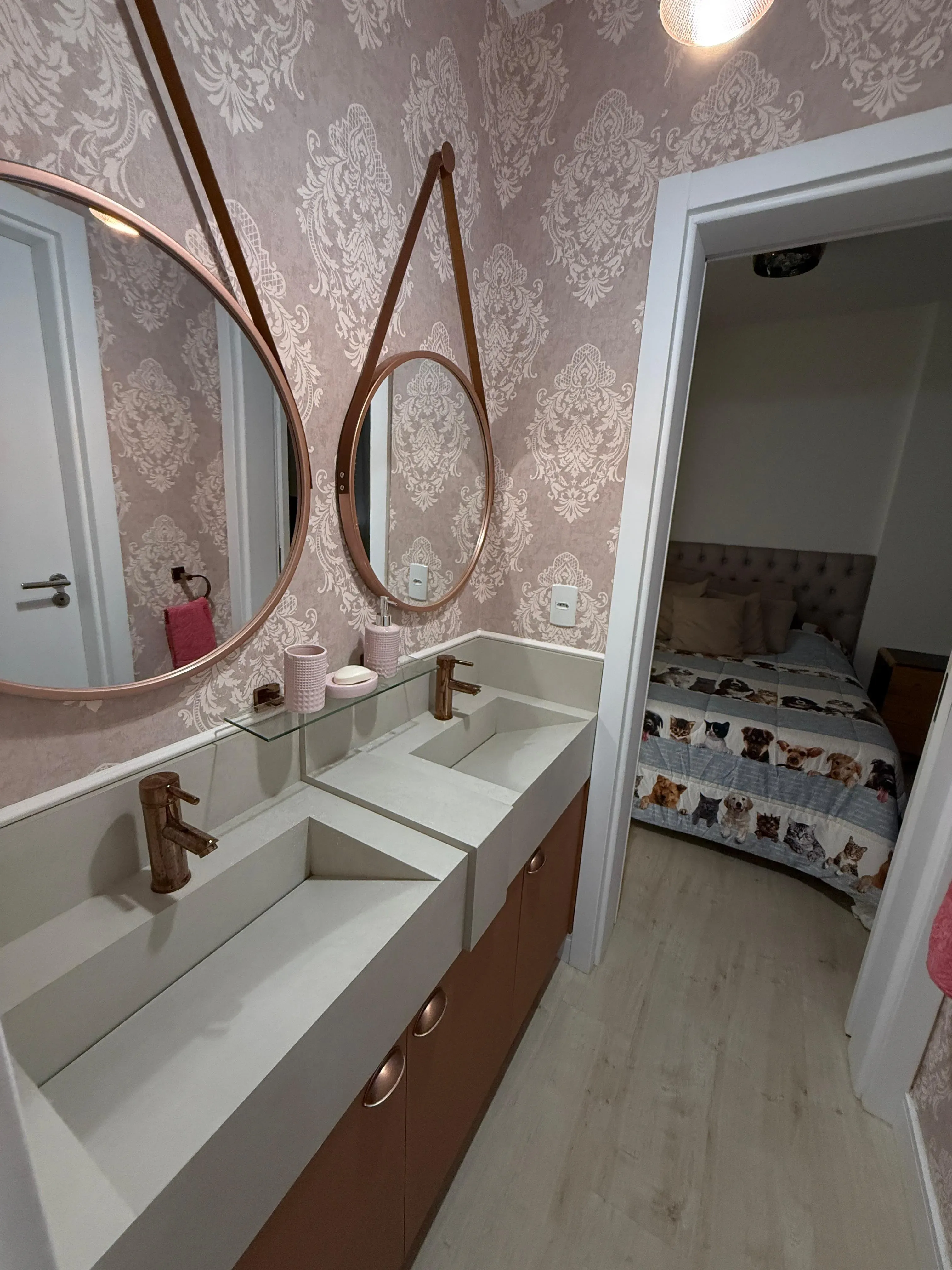 Apartamento com 3 dormitórios sendo 1 suíte e 2 vagas de garagem em Porto Belo/SC