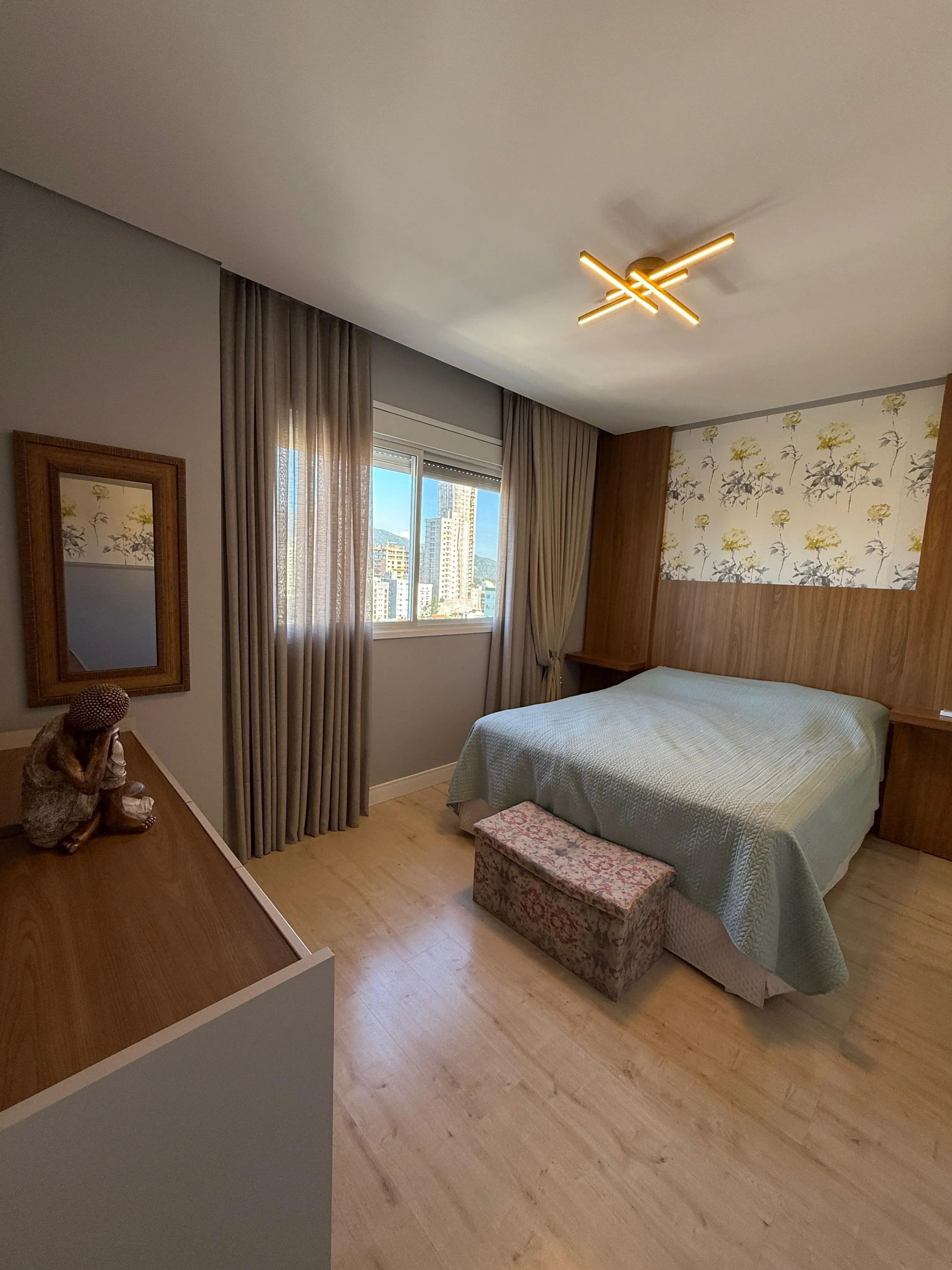 Apartamento com 3 dormitórios sendo 1 suíte e 2 vagas de garagem em Porto Belo/SC