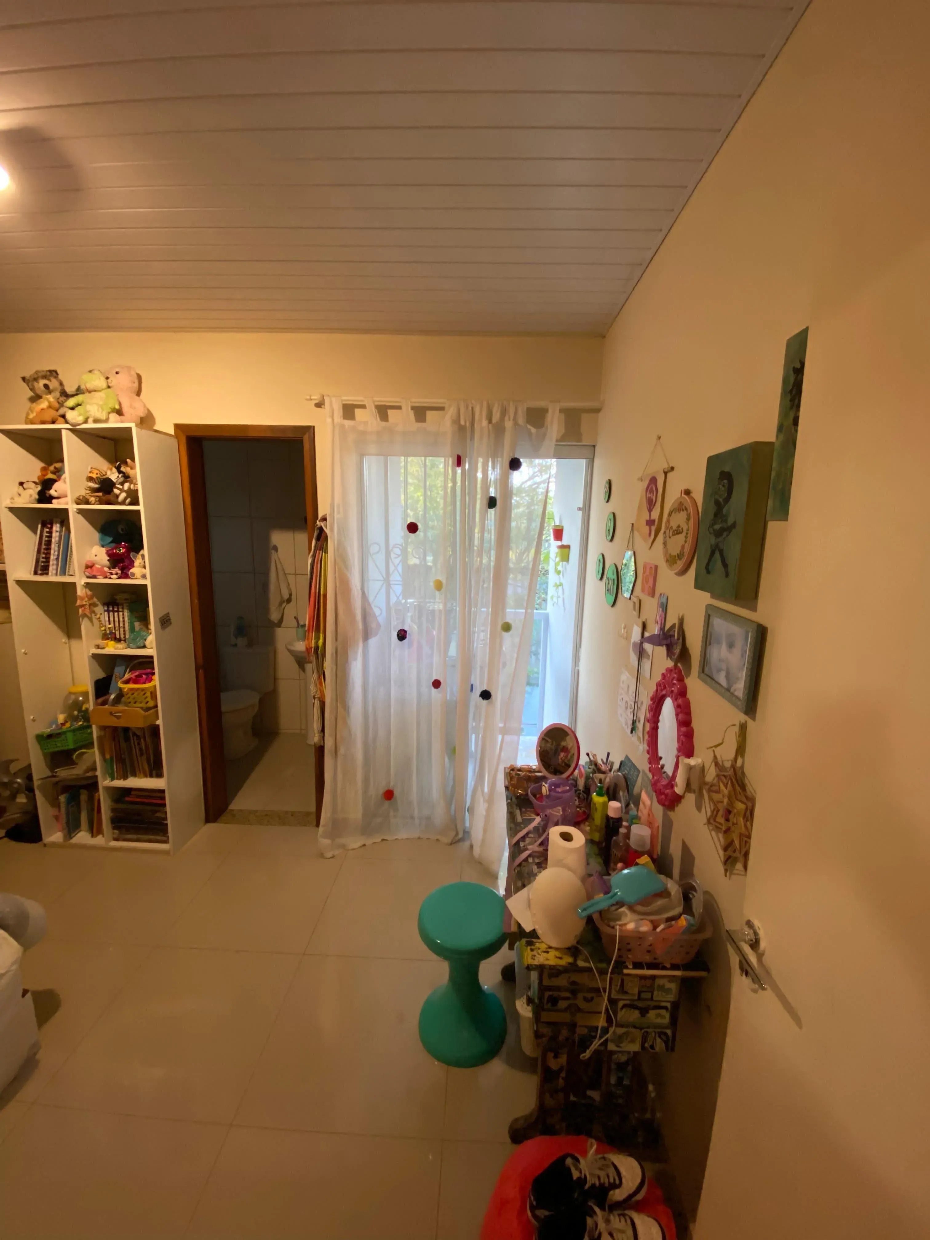 Sobrado com 2 suítes e 2 vagas com paisagismo natural e quintal no Centro de Camboriú